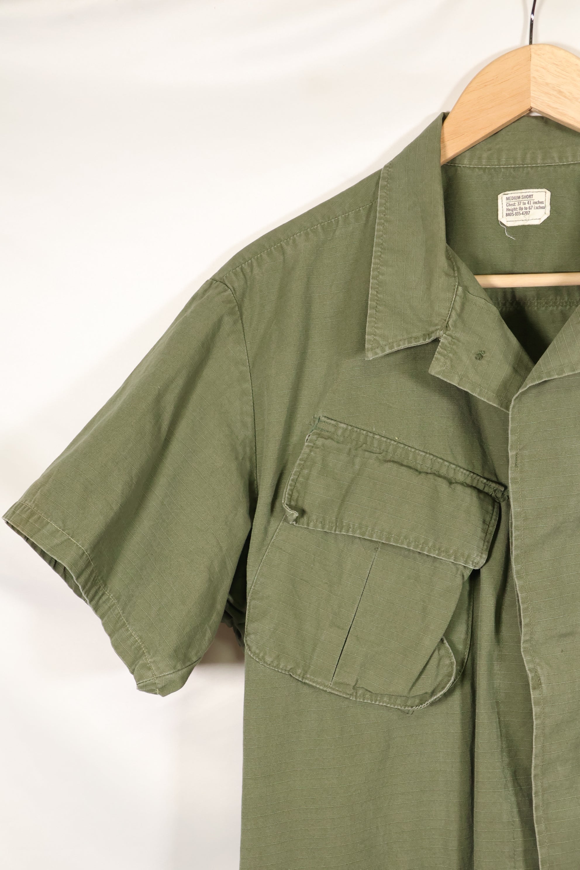 1968 年合同 M-S 第四款丛林疲劳夹克，带美国空军胶带，短袖，改装过。