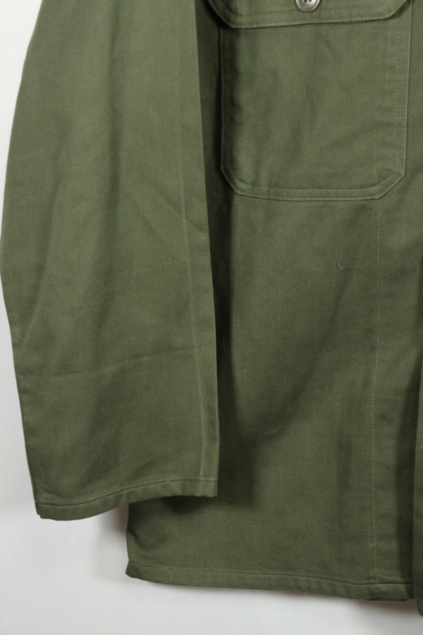 正品全新库存 OG-107 实用衬衫，民用款，M 码