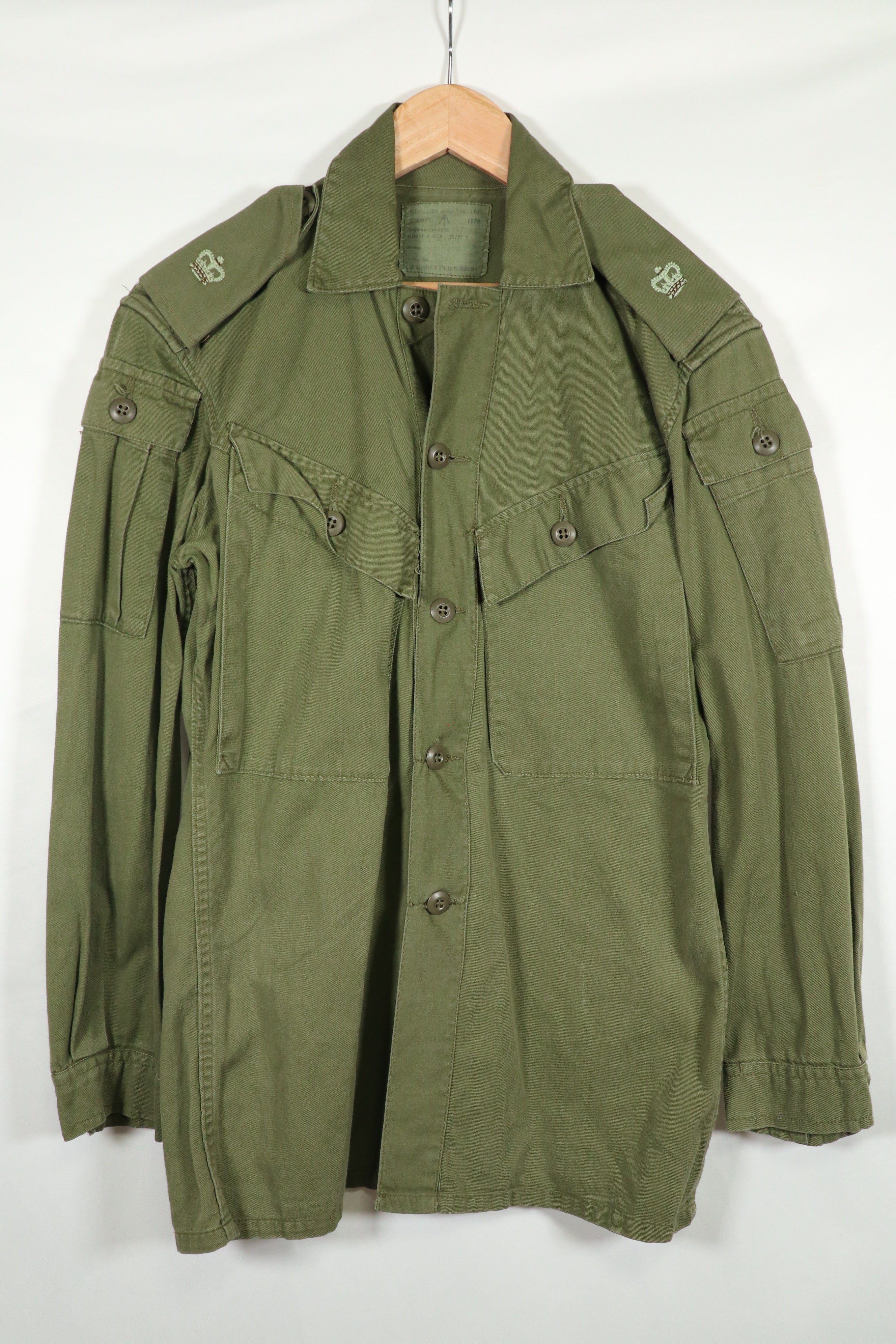 実物　1970年製　オーストラリア軍　ファティーグシャツ　階級章付き　中古品