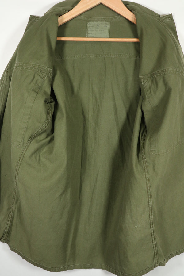 実物　1970年製　オーストラリア軍　ファティーグシャツ　階級章付き　中古品