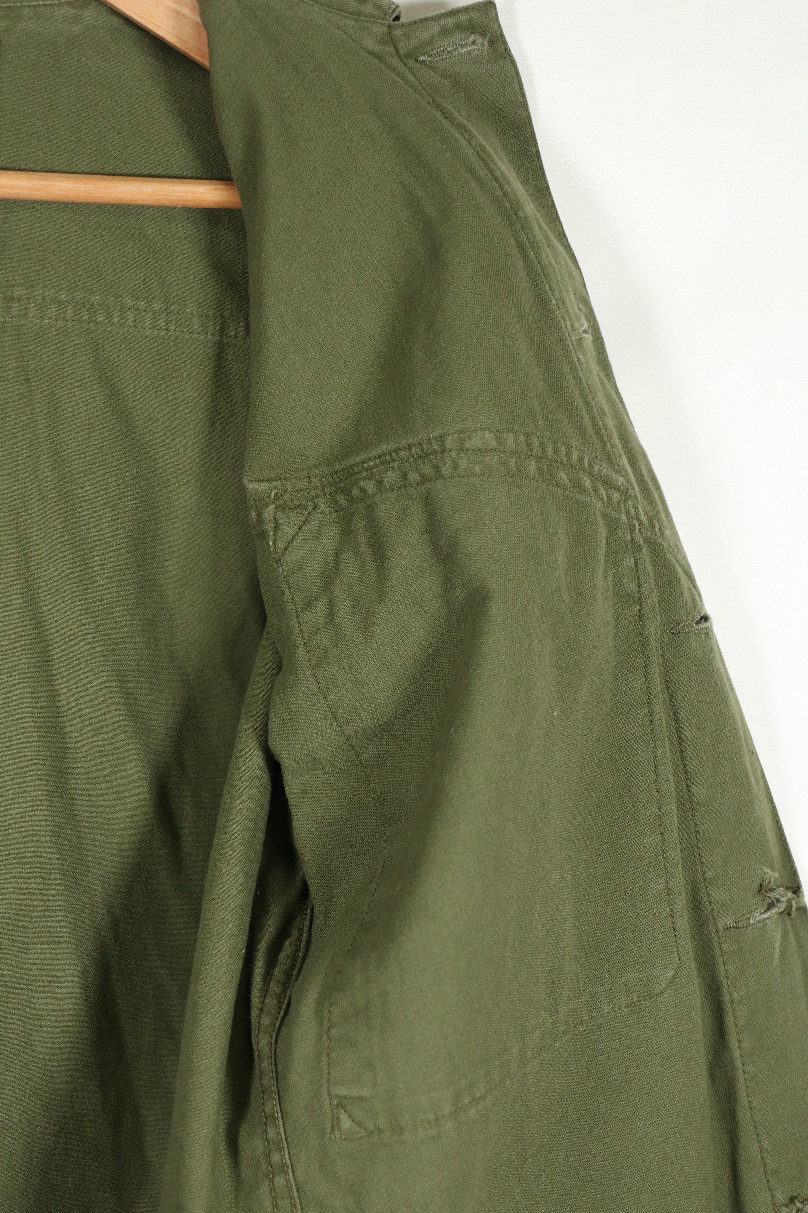 実物　1970年製　オーストラリア軍　ファティーグシャツ　階級章付き　中古品