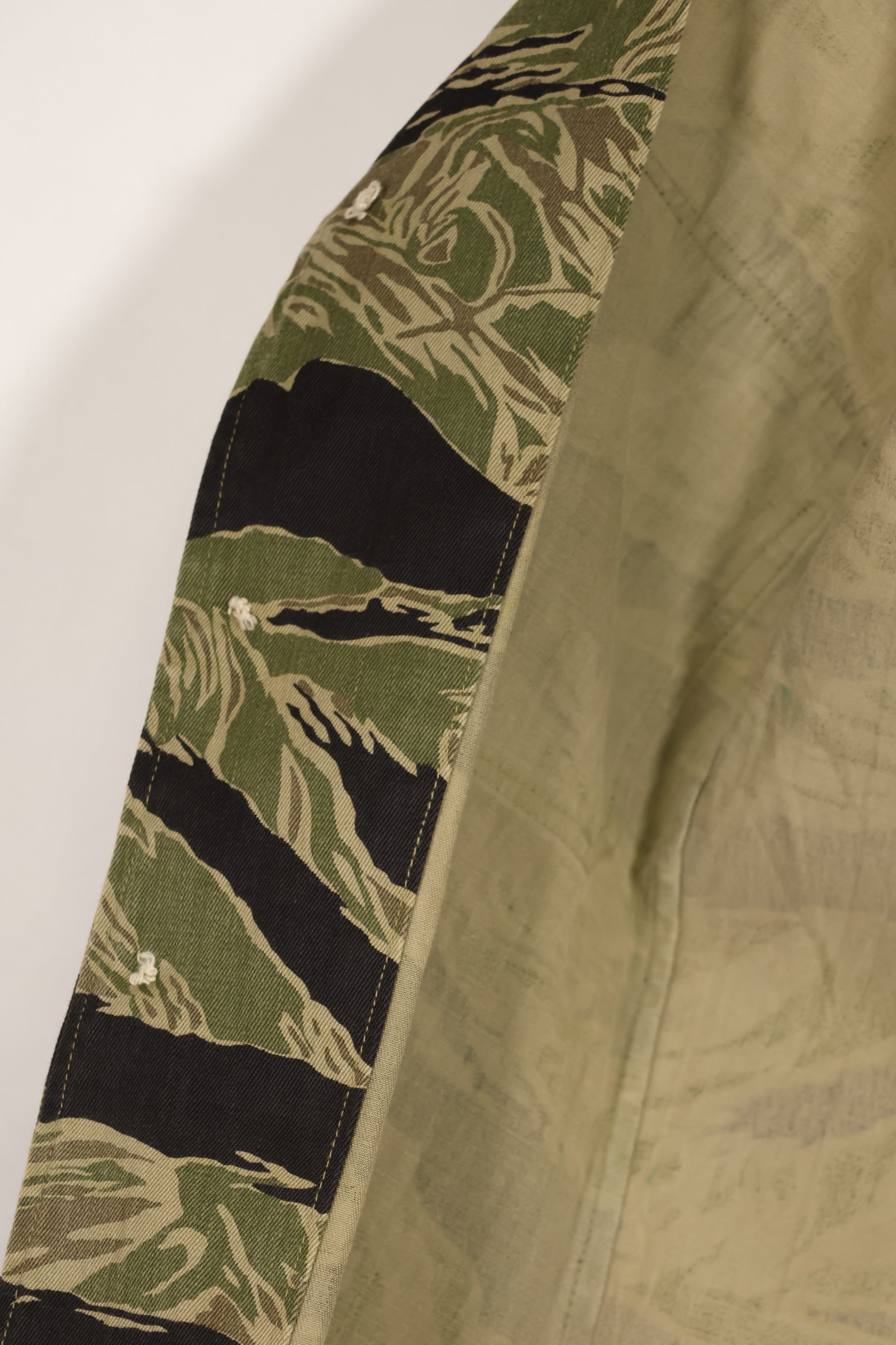 実物　沖縄タイガー　タイガーストライプ　シャツ　テイラーメイドカット　中古品