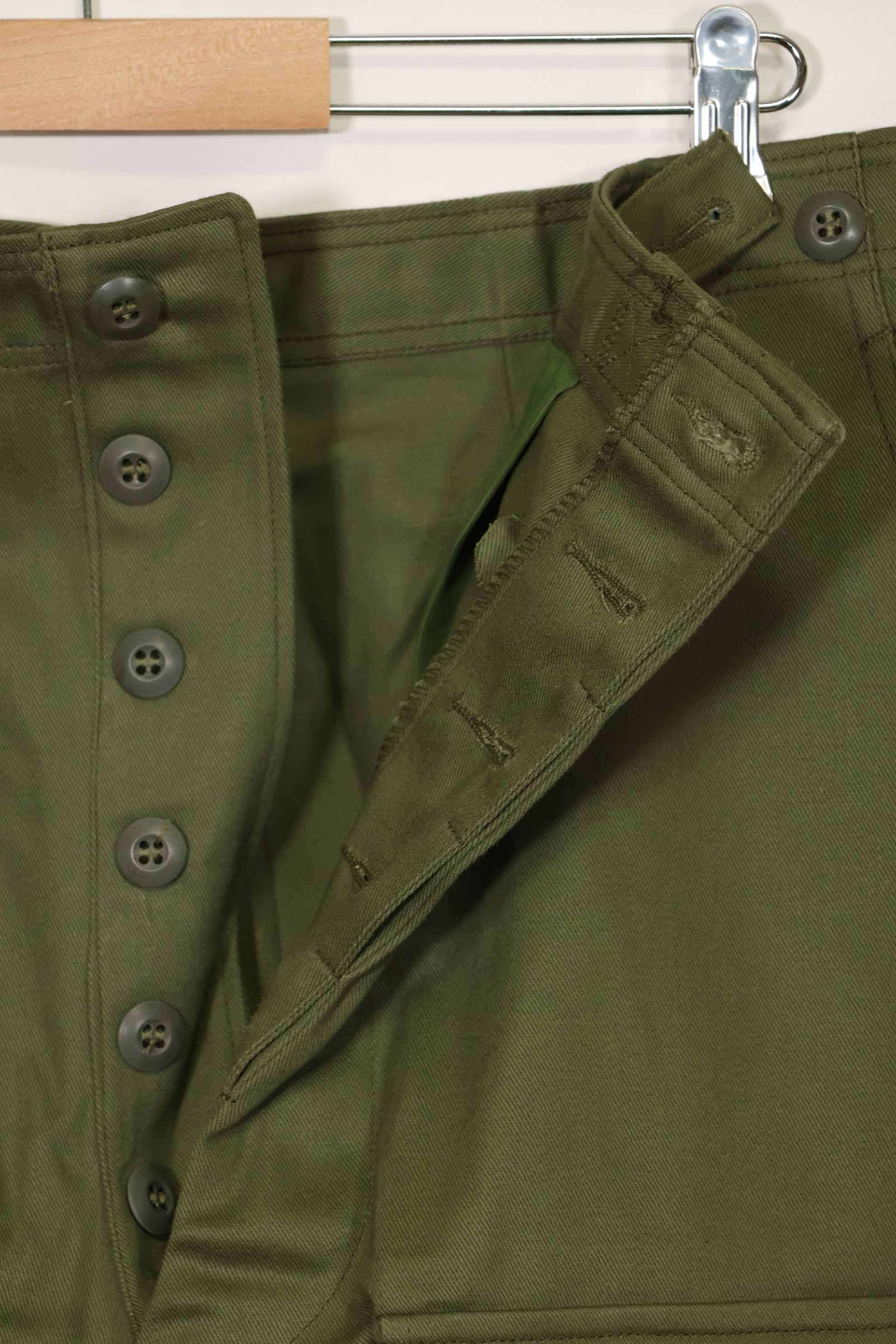 1969 年澳大利亚陆军全新库存橄榄绿作战裤，未使用过。