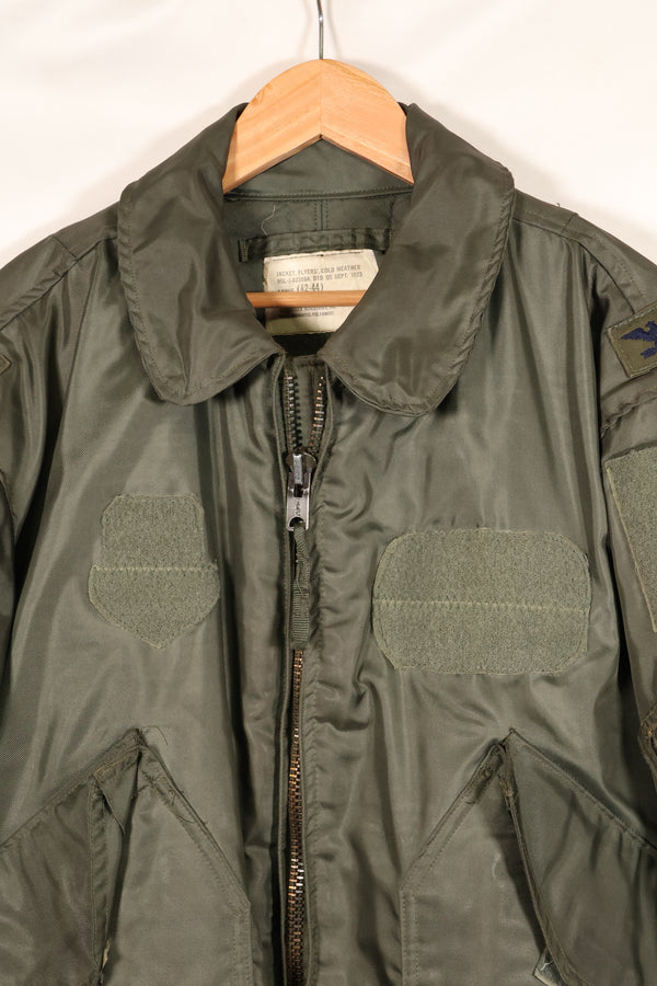 1975 Contract LARGE US Navy CWU-45P Flight Jacket with Intermediates Pockets Used