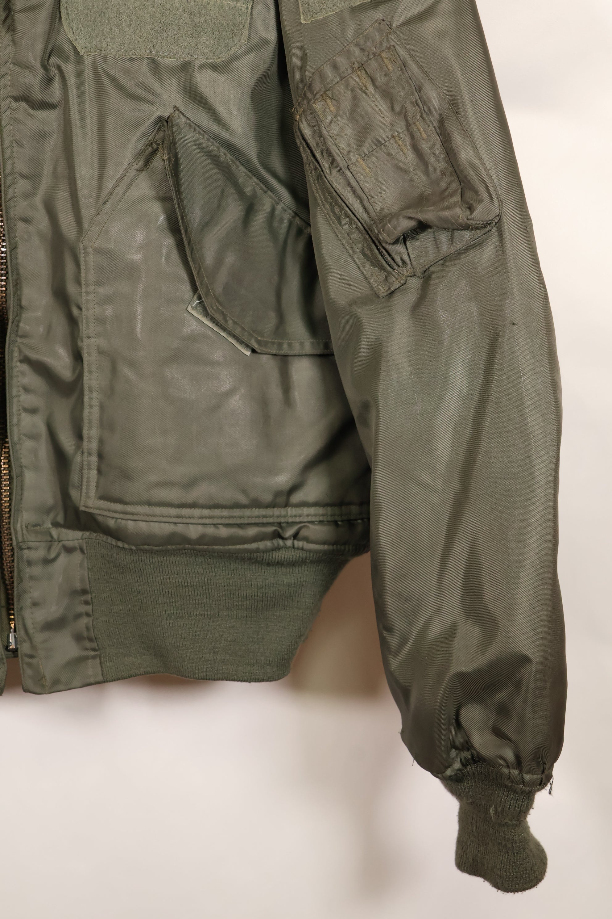 1975 Contract LARGE US Navy CWU-45P Flight Jacket with Intermediates Pockets Used