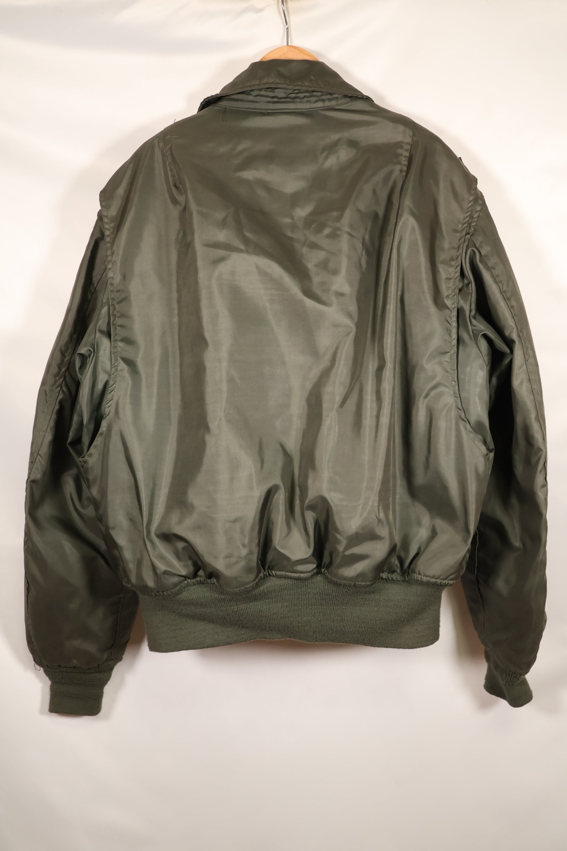1975 Contract LARGE US Navy CWU-45P Flight Jacket with Intermediates Pockets Used