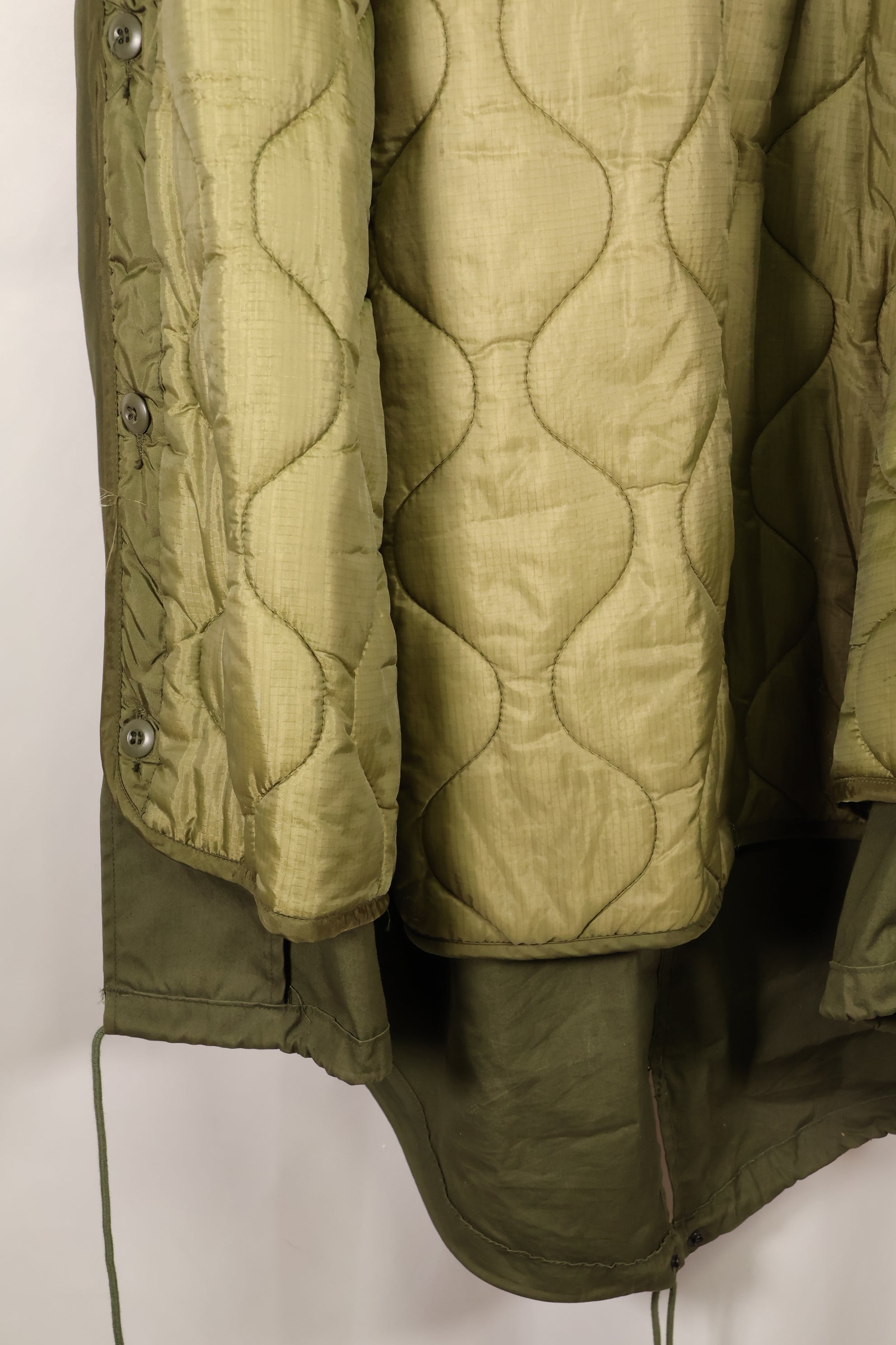 多个年龄段的批量 M65 野战派克大衣鱼尾派克大衣，状况良好，使用过。