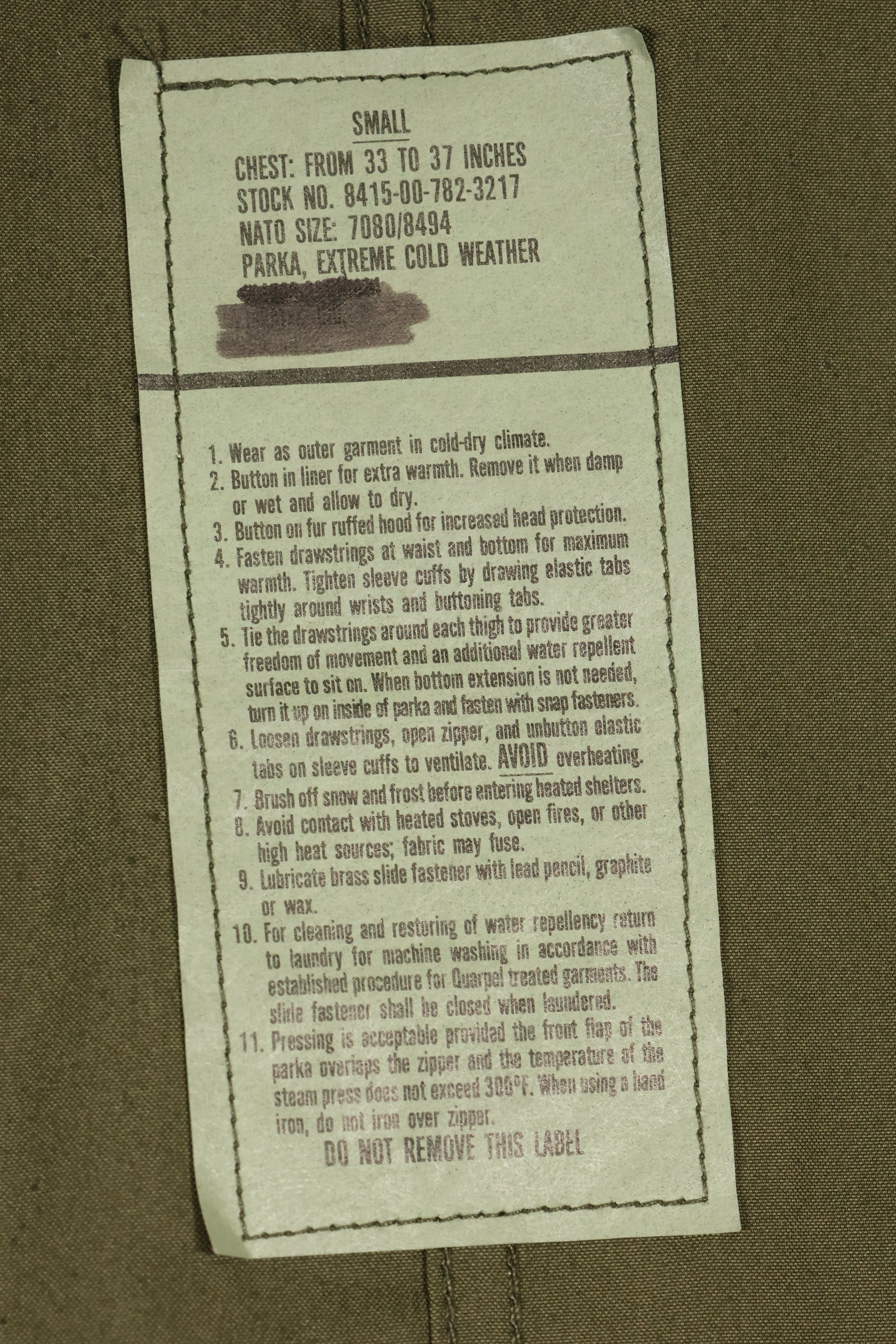 多个年龄段的批量 M65 野战派克大衣鱼尾派克大衣，状况良好，使用过。