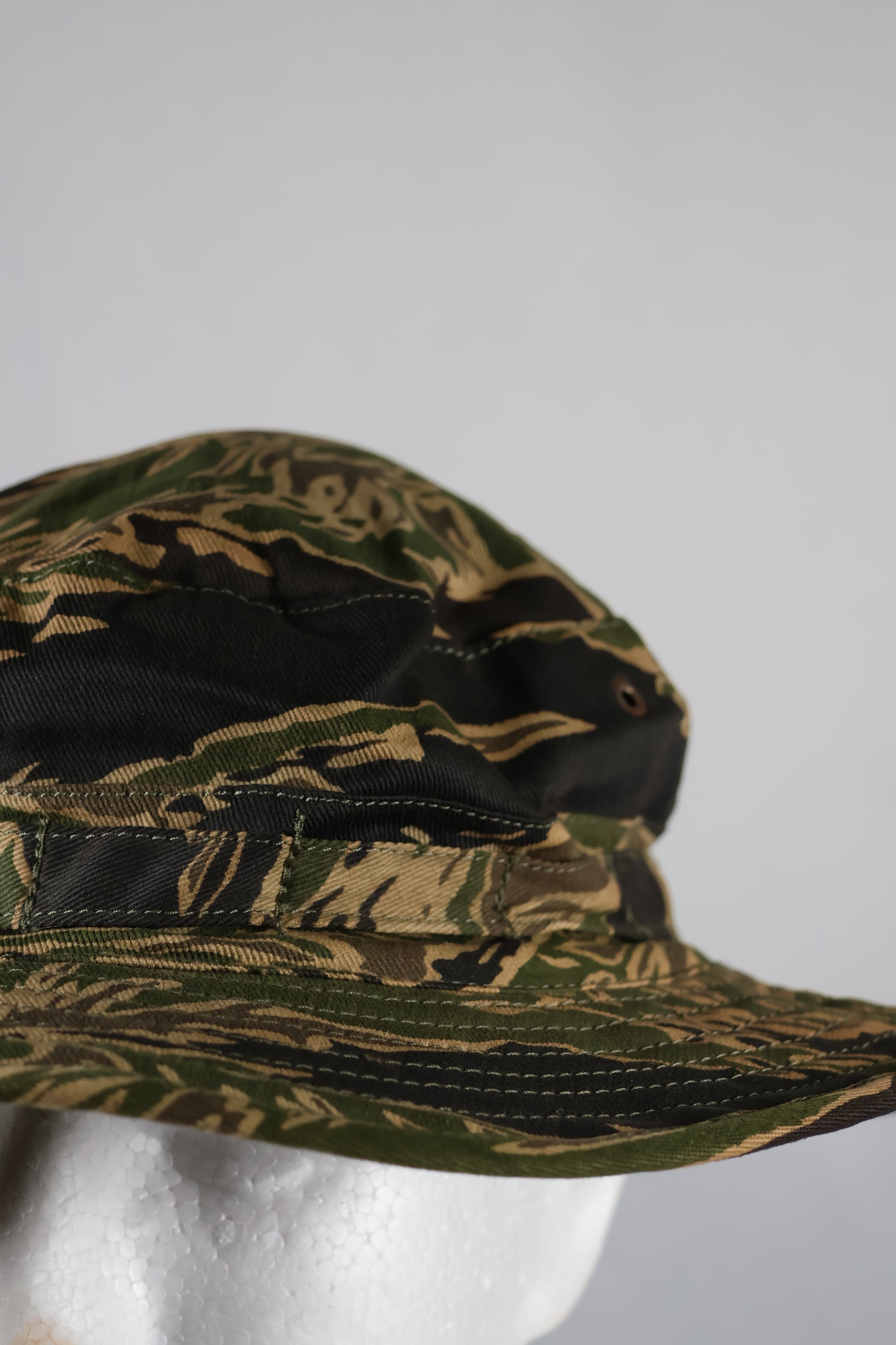 実物　沖縄タイガーパターン　タイガーストライプ　ブーニーハット　大きめサイズ　中古品