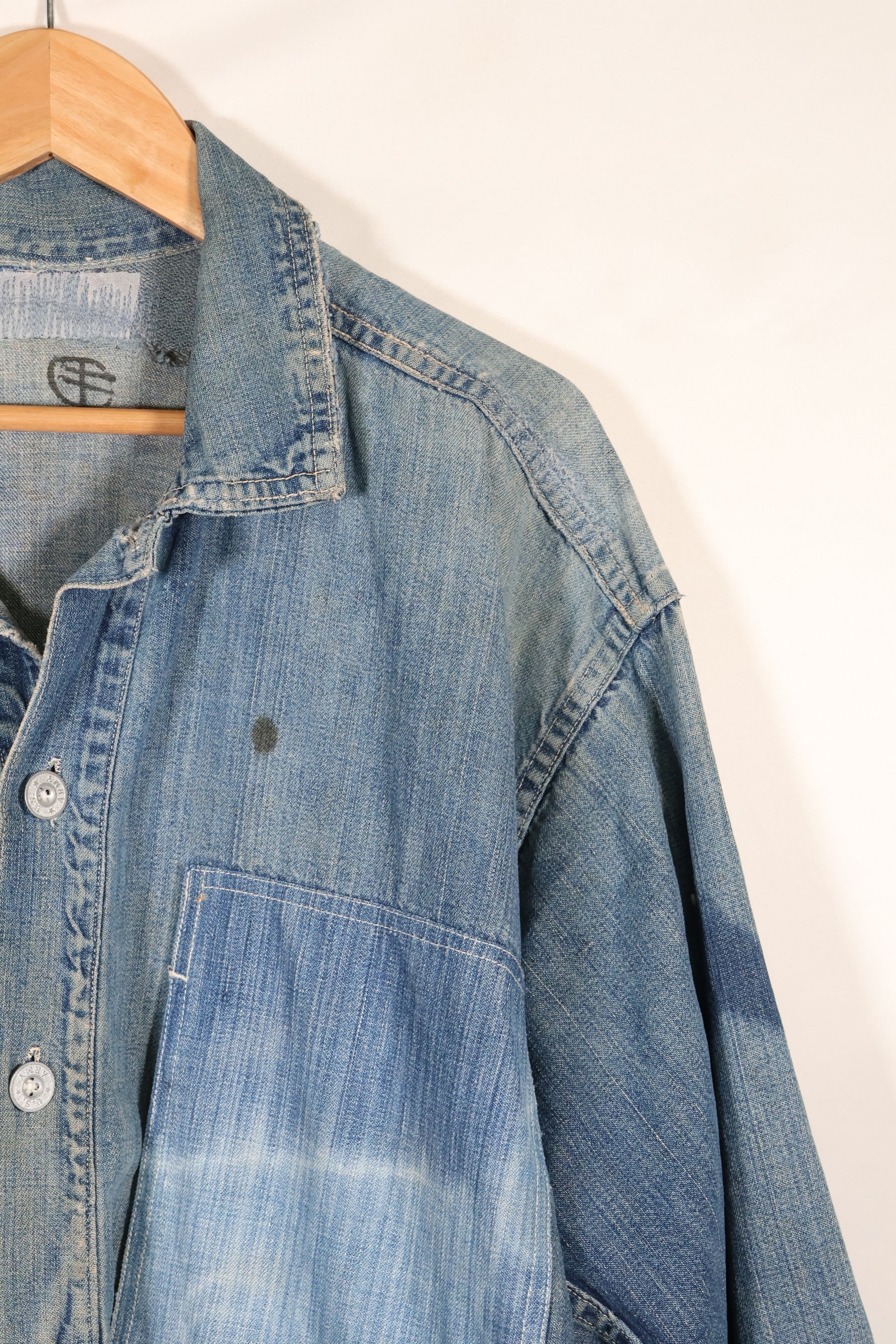 1930s U.S. Army denim pullover shirt, 3 buttons, used.