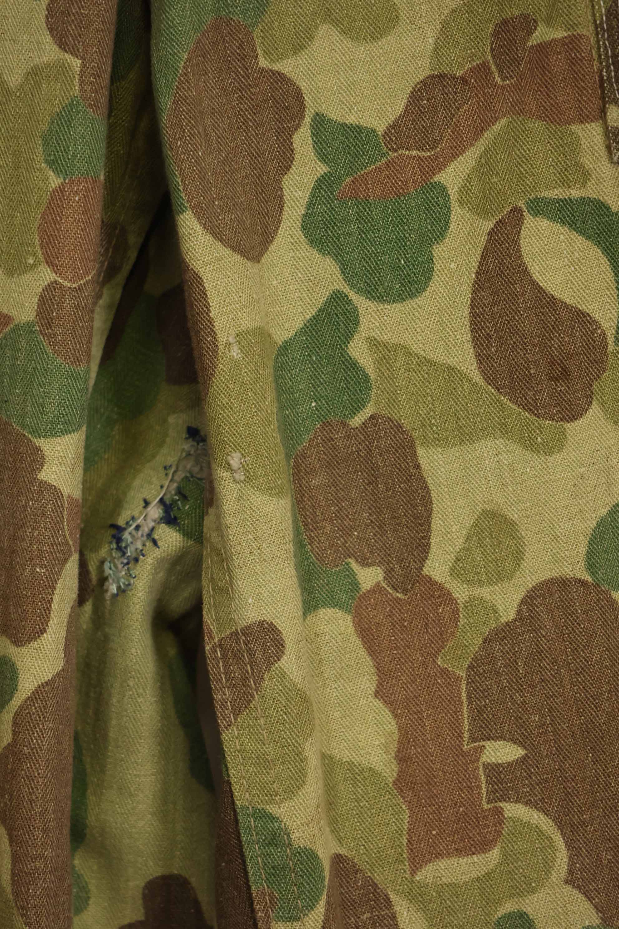 1940s U.S. Marine Corps P-42 Frogskin camouflage pants with local modifications, good condition, used.