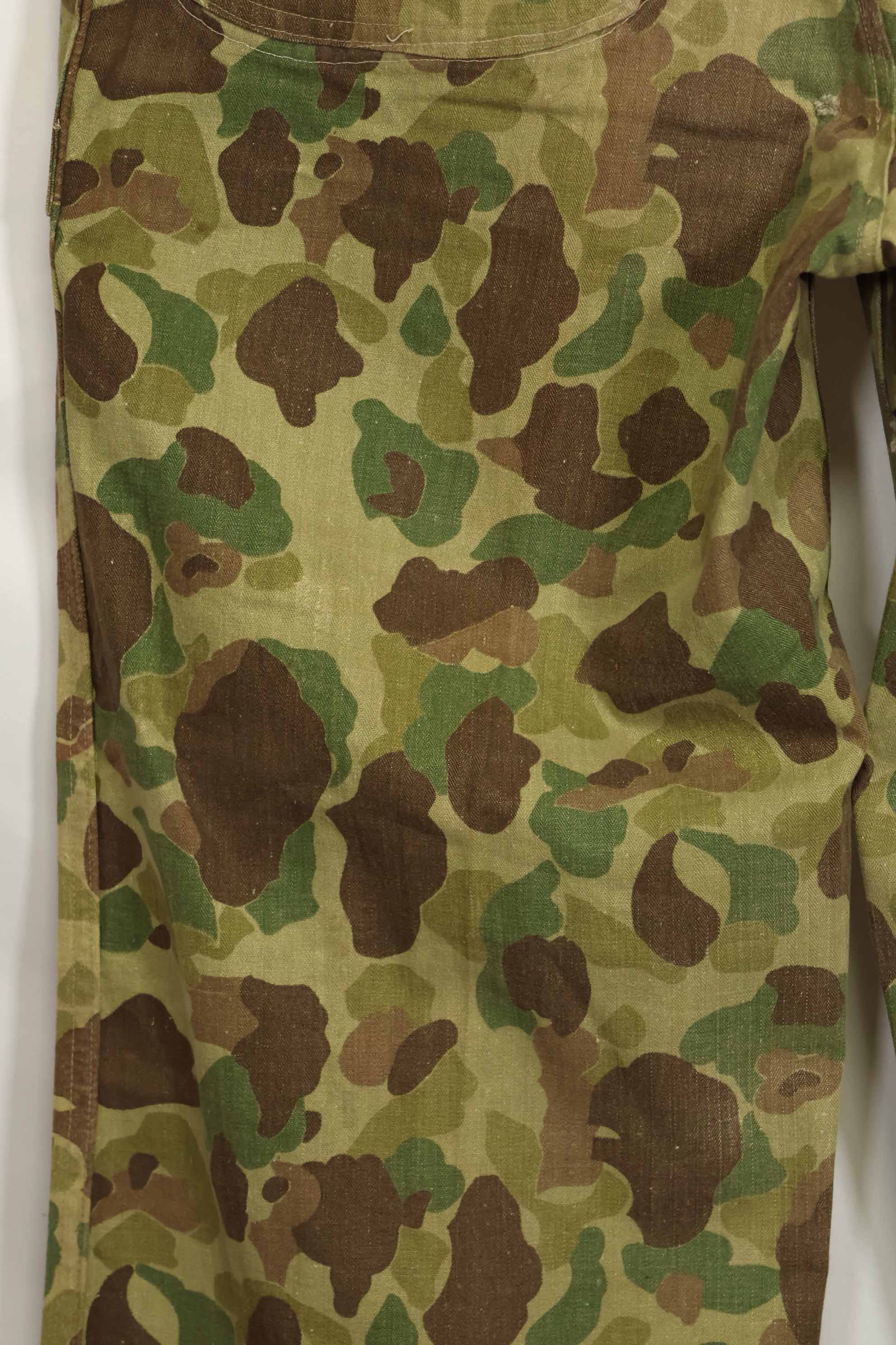 1940s U.S. Marine Corps P-42 Frogskin camouflage pants with local modifications, good condition, used.