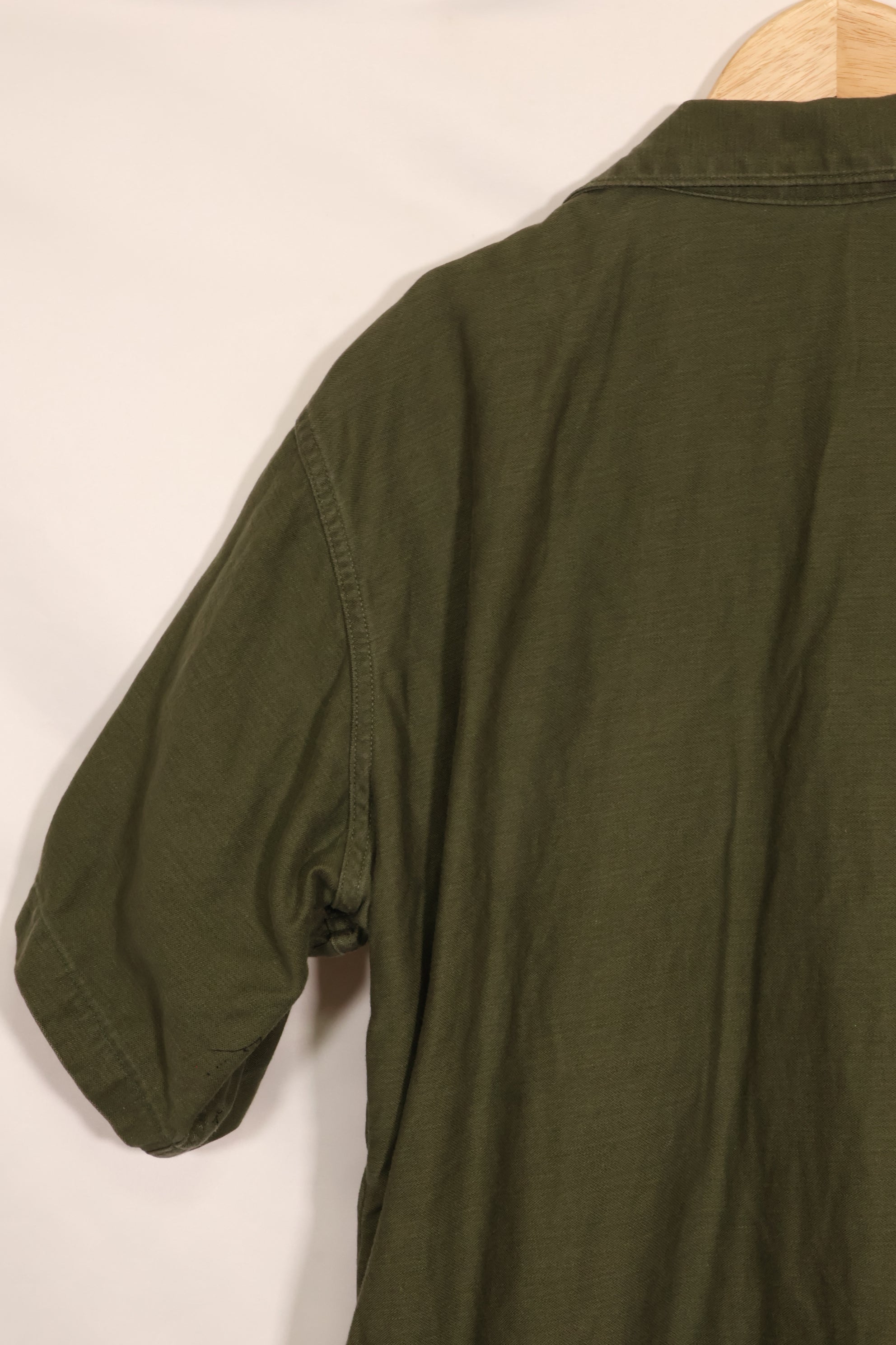 1967 Contract 17 1/2 x 36 USMC US Marine Corps short sleeve OG-107 utility shirt, used, large size.