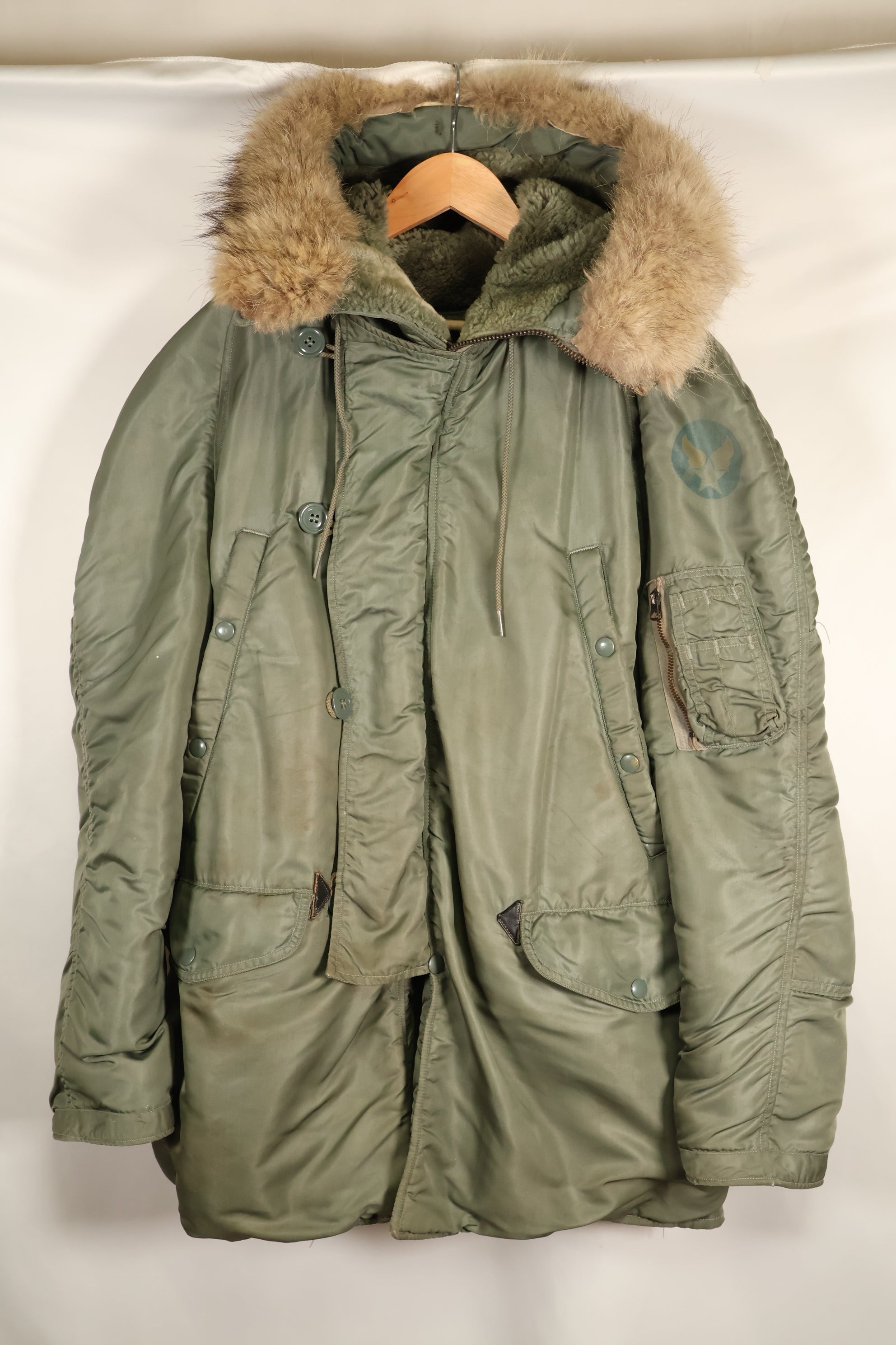 20 世纪 50 年代末 - 60 年代初 中号美国空军美国空军 N3-B 飞行夹克，使用过。