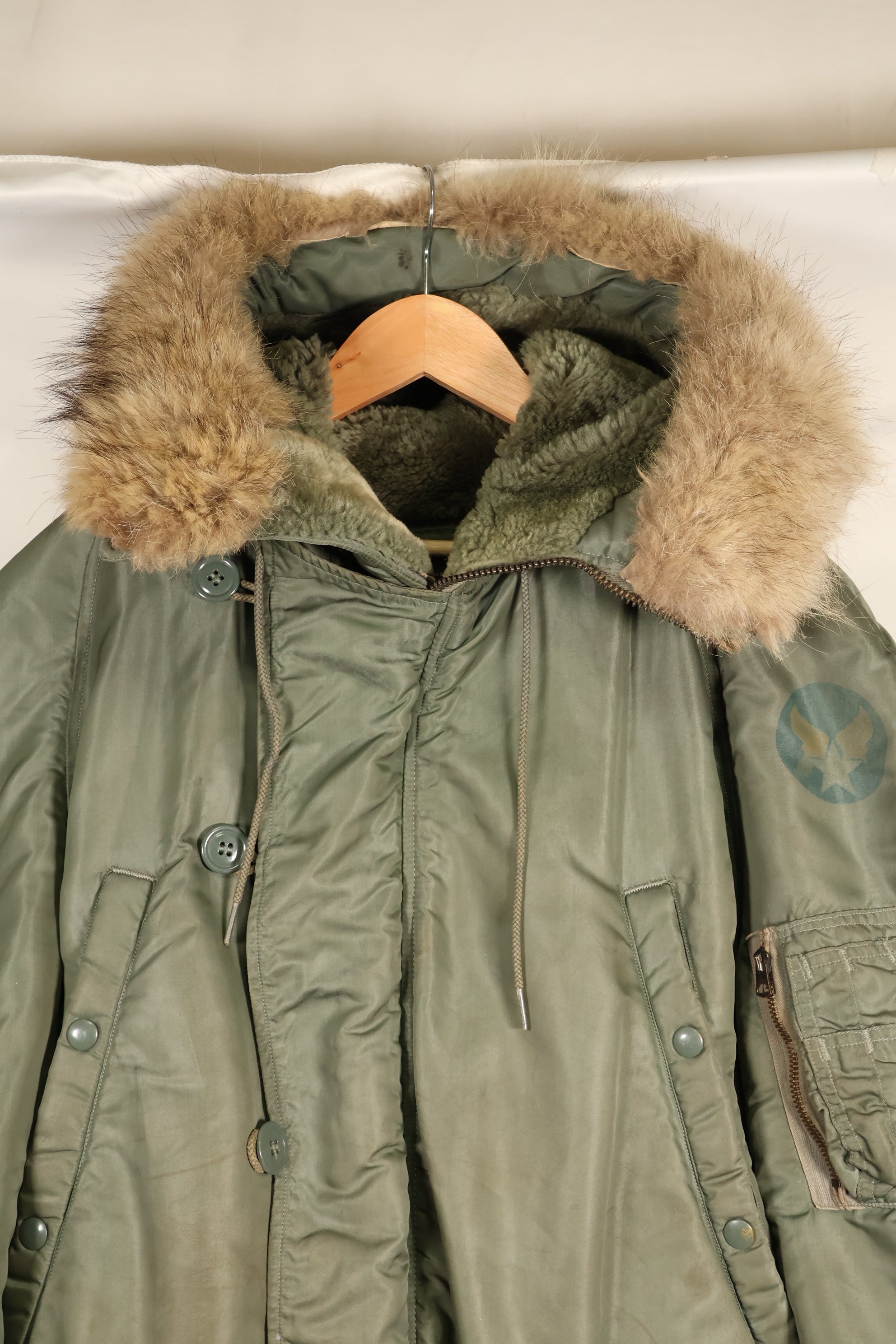 20 世纪 50 年代末 - 60 年代初 中号美国空军美国空军 N3-B 飞行夹克，使用过。