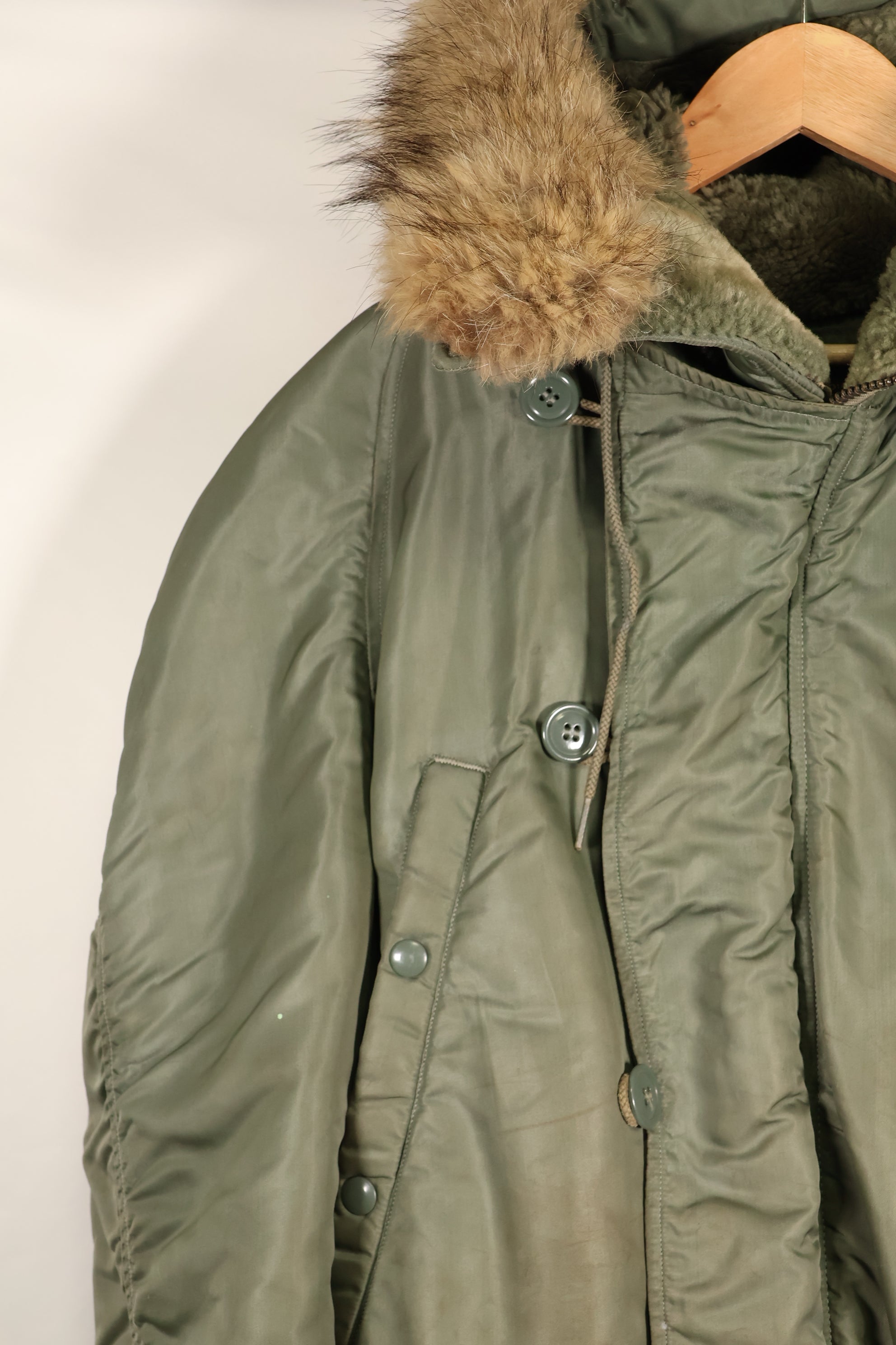 20 世纪 50 年代末 - 60 年代初 中号美国空军美国空军 N3-B 飞行夹克，使用过。