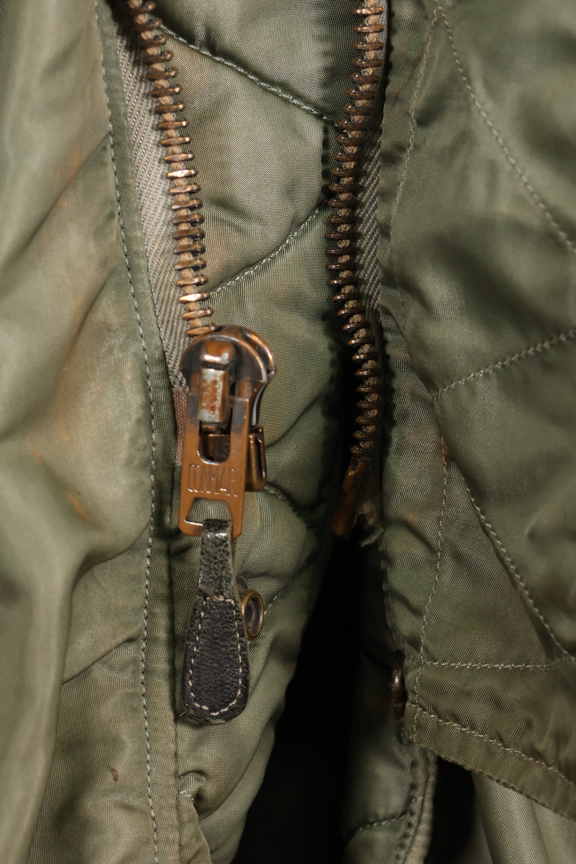 20 世纪 50 年代末 - 60 年代初 中号美国空军美国空军 N3-B 飞行夹克，使用过。