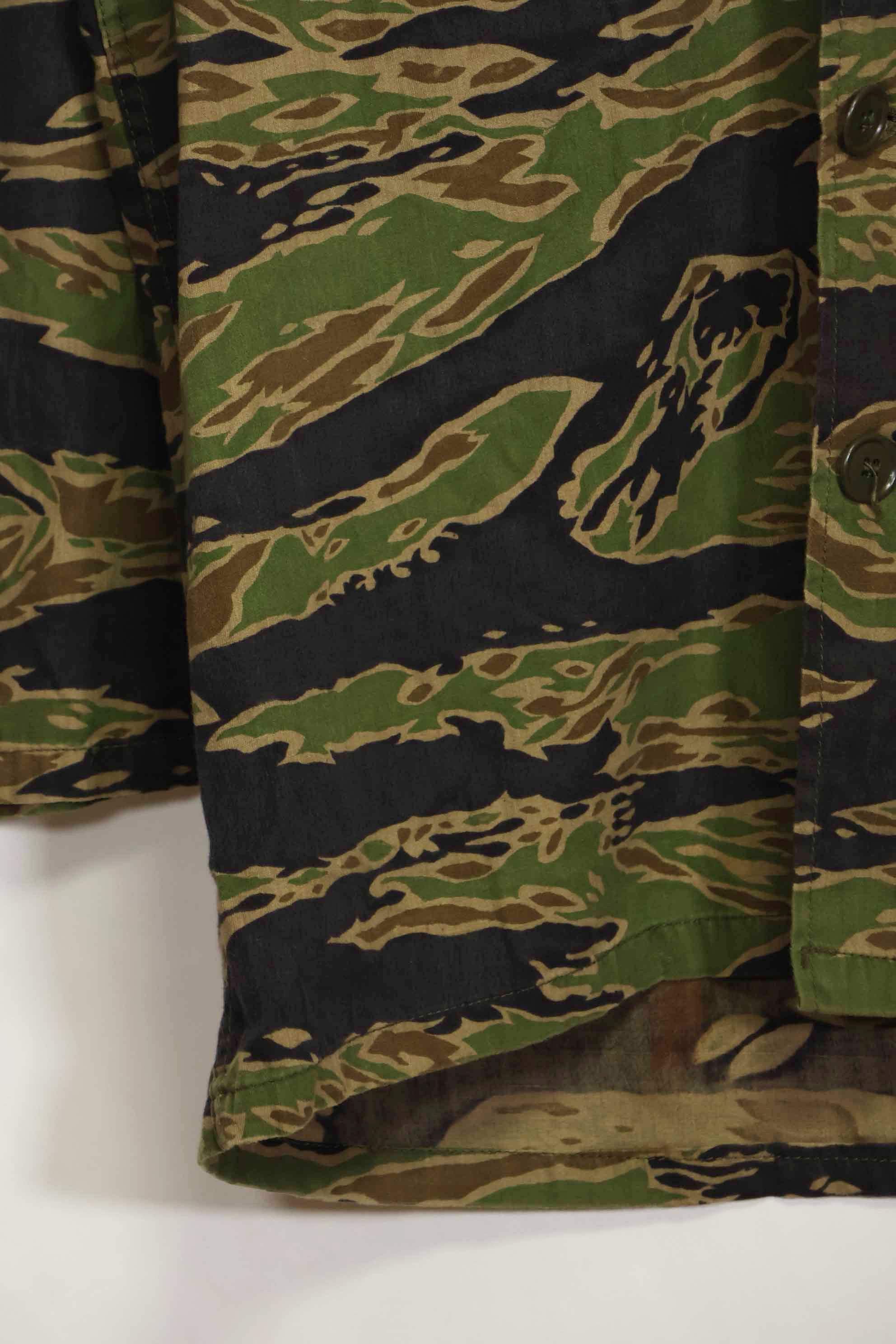 1960年代後半〜70年代前半　レイトウォーパターン　タイガーストライプシャツ　US-S　中古品