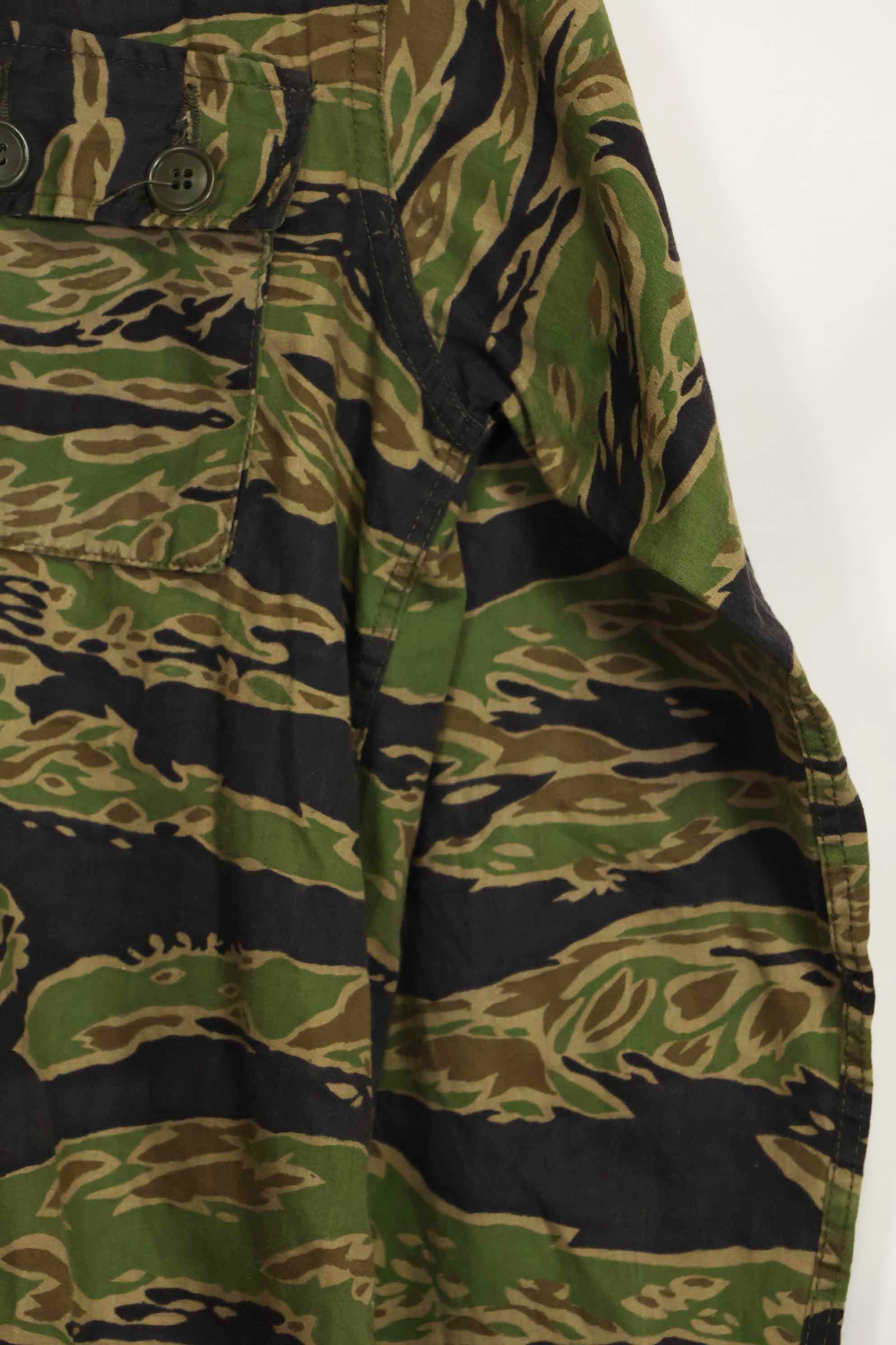 1960年代後半〜70年代前半　レイトウォーパターン　タイガーストライプシャツ　US-S　中古品