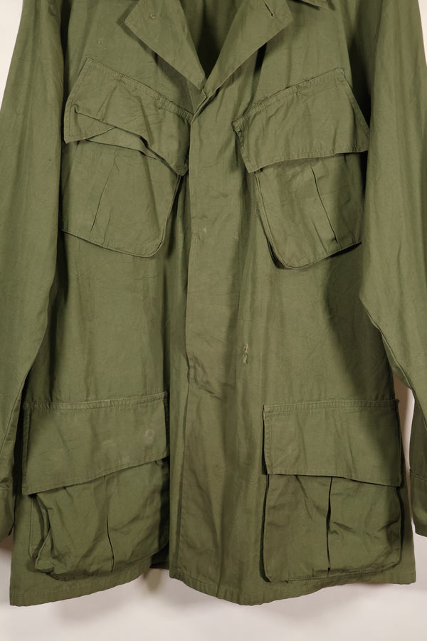 1966-67 Contract M-R Non Rip 3rd Model Jungle Fatigue Jacket in good condition.