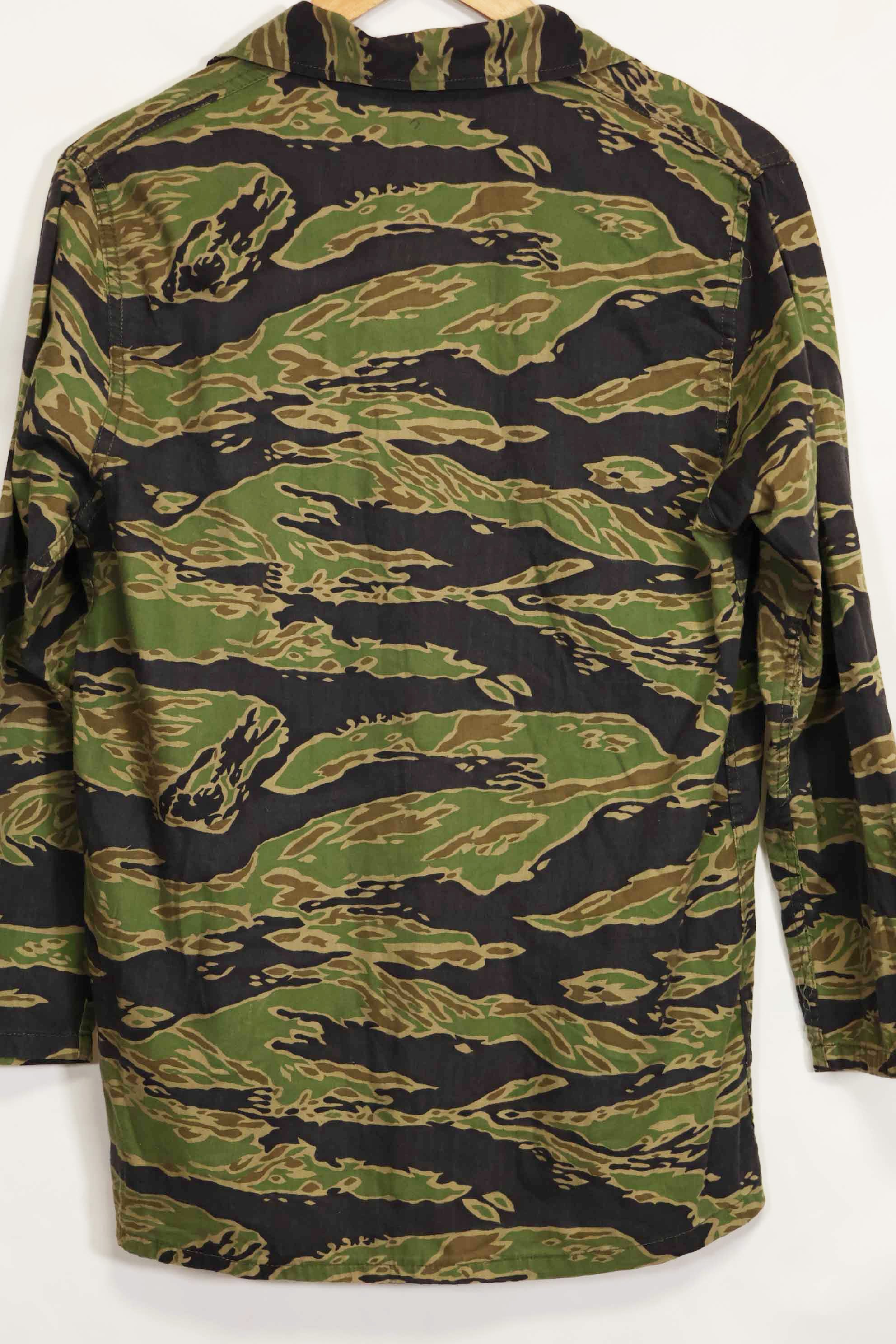 1960年代後半〜70年代前半　レイトウォーパターン　タイガーストライプシャツ　US-S　中古品