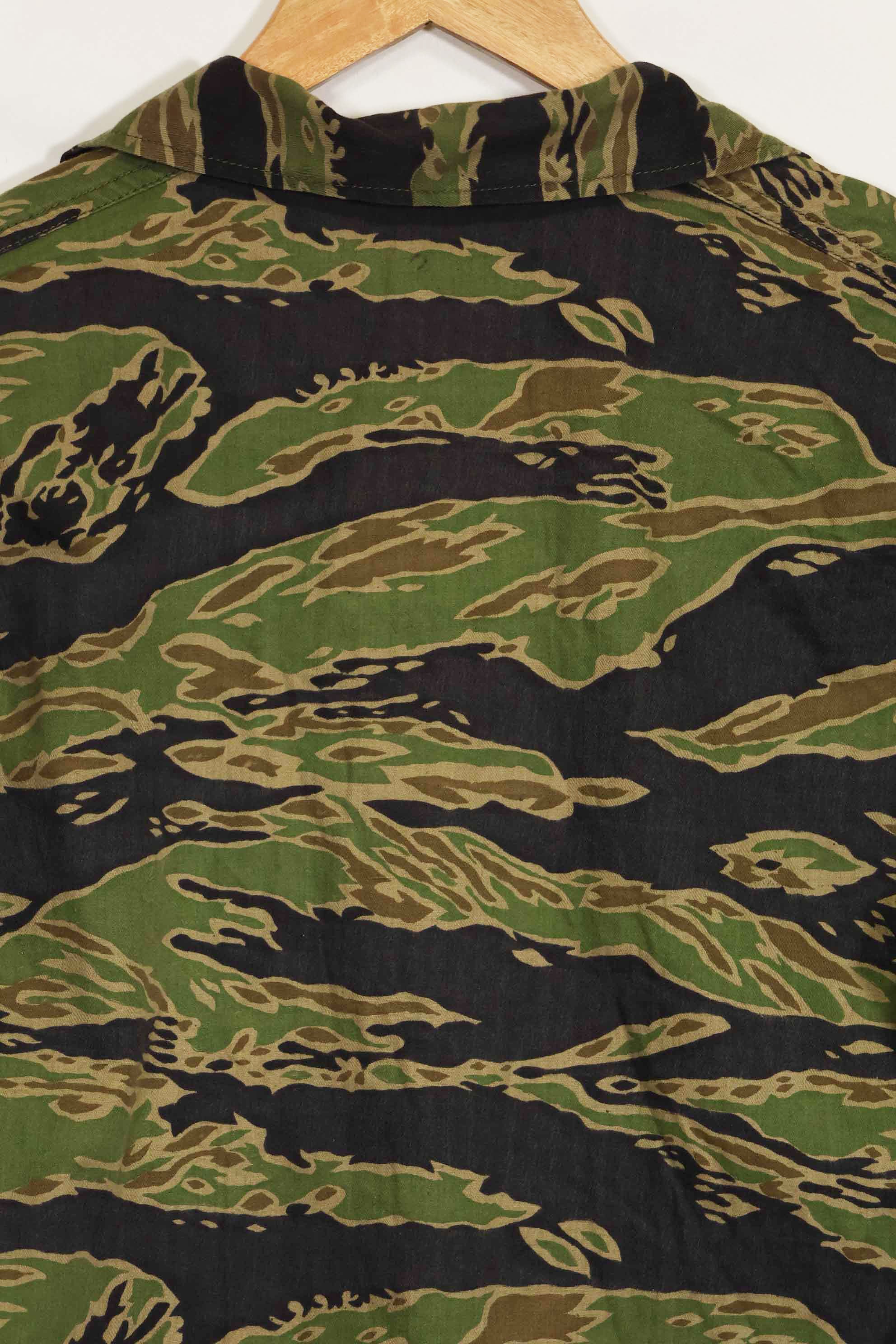 1960年代後半〜70年代前半　レイトウォーパターン　タイガーストライプシャツ　US-S　中古品