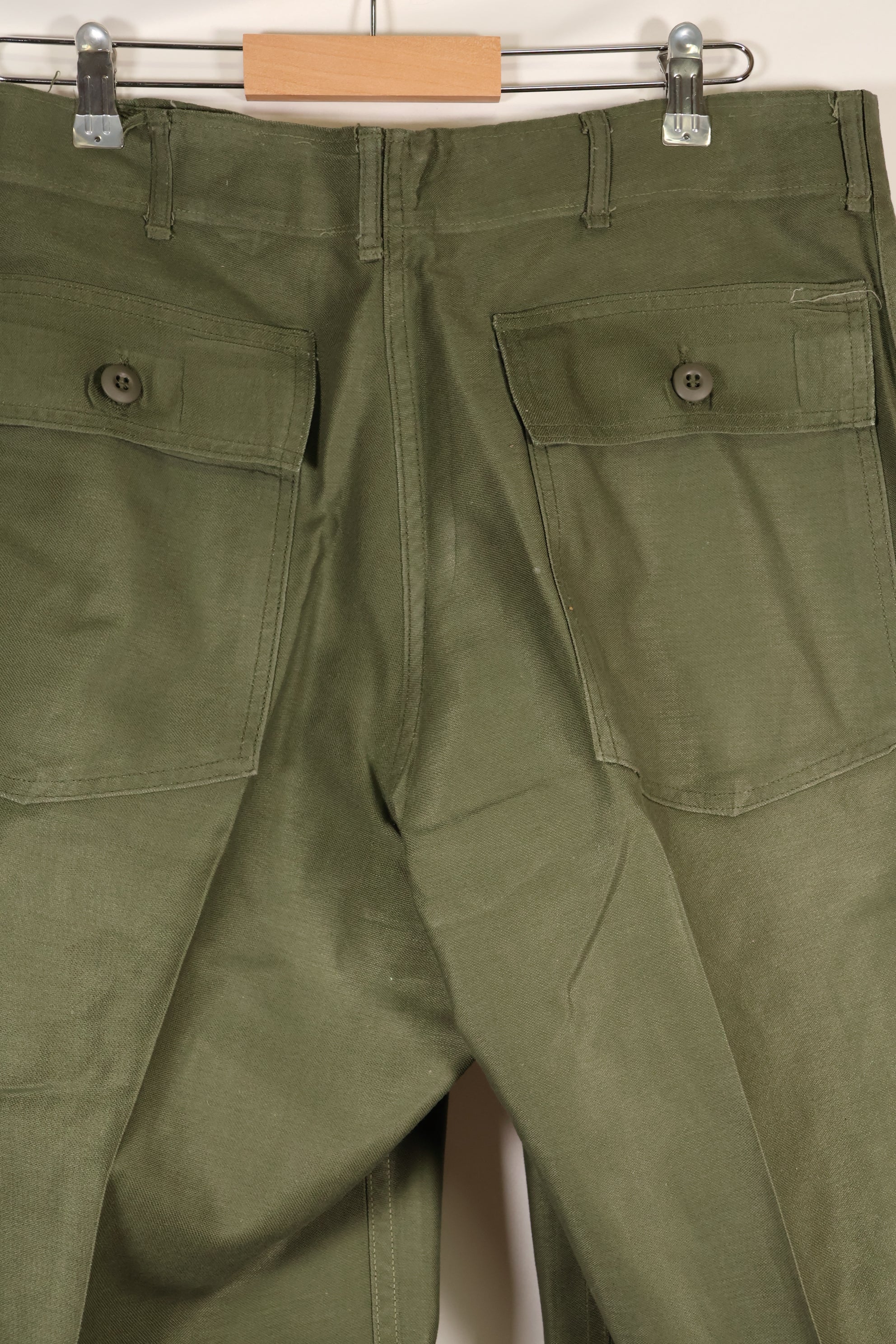 20 世纪 70 年代合同 36 x 31 美国陆军 OG-107 III 型通用长裤，状况良好，使用过。