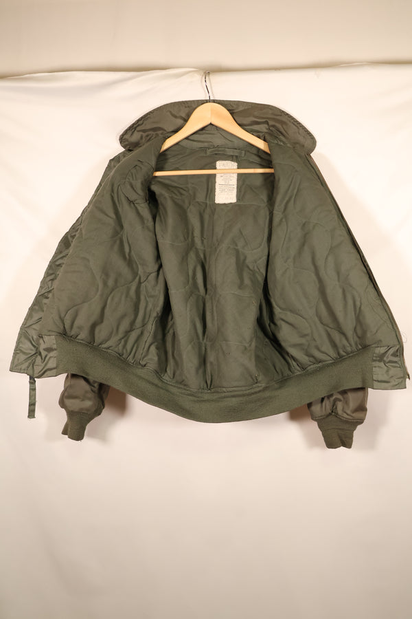 1990年契約　MEDIUM　CWU-45P　高高度フライトジャケット　陸軍パッチ付き　中古品