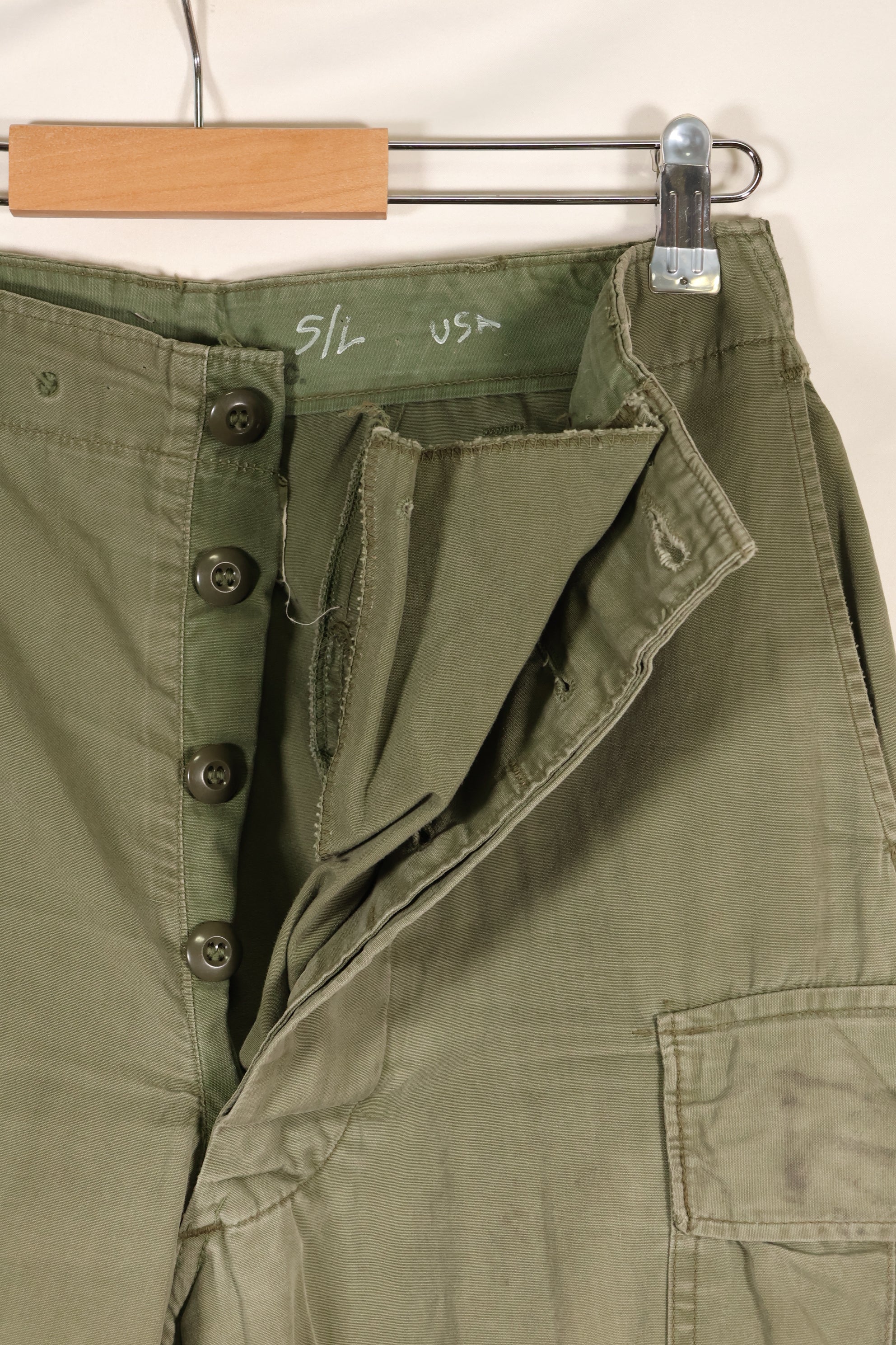 1964 年合同 S-L 第一款丛林疲劳长裤，CRC 发布，褪色，使用过。