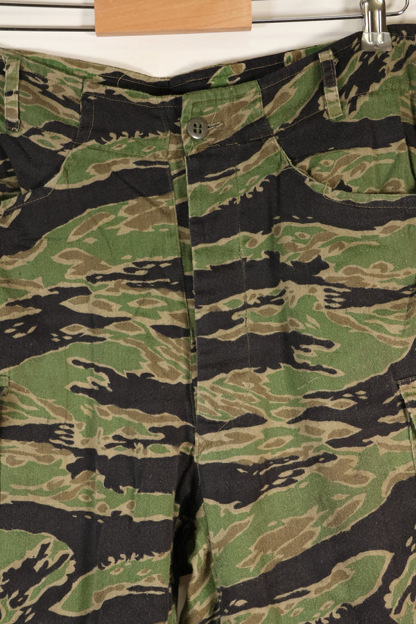 20 世纪 60-70 年代泰勒晚期战争虎纹大号长裤，二手。