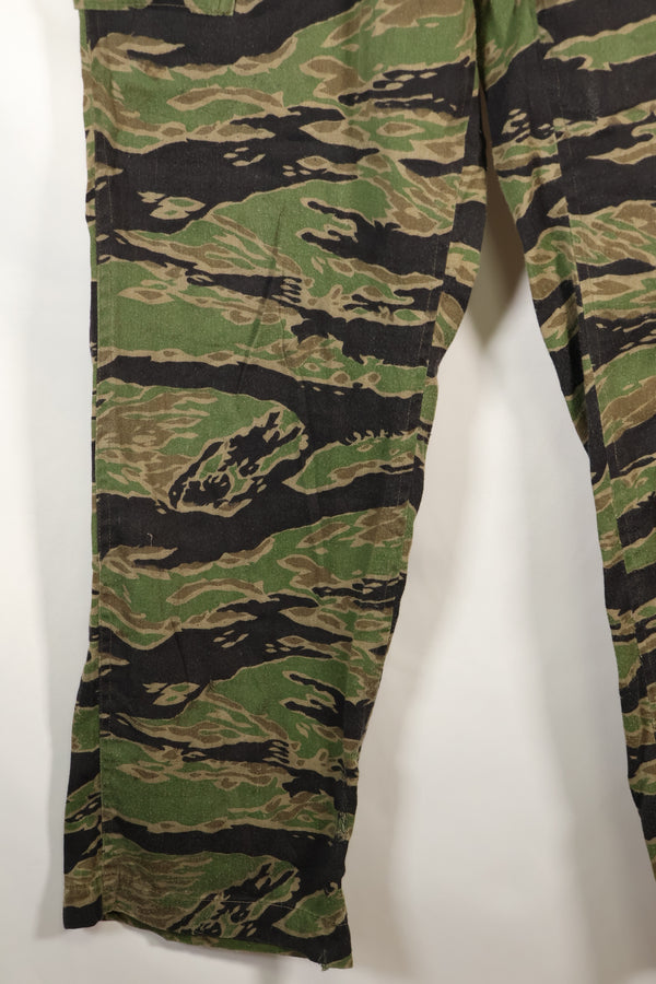 20 世纪 60-70 年代泰勒晚期战争虎纹大号长裤，二手。
