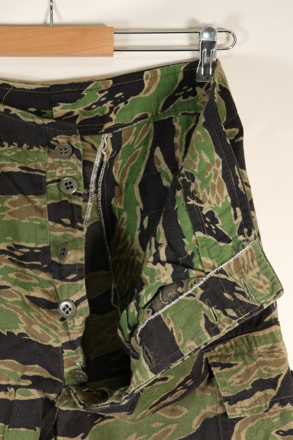 20 世纪 60-70 年代泰勒晚期战争虎纹大号长裤，二手。