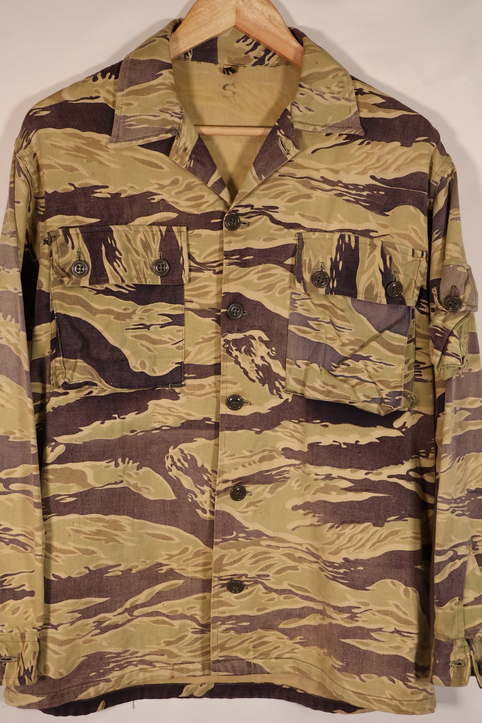 実物　初期ゴールドタイガーストライプ　USカット　シャツ　中古品　退色あり