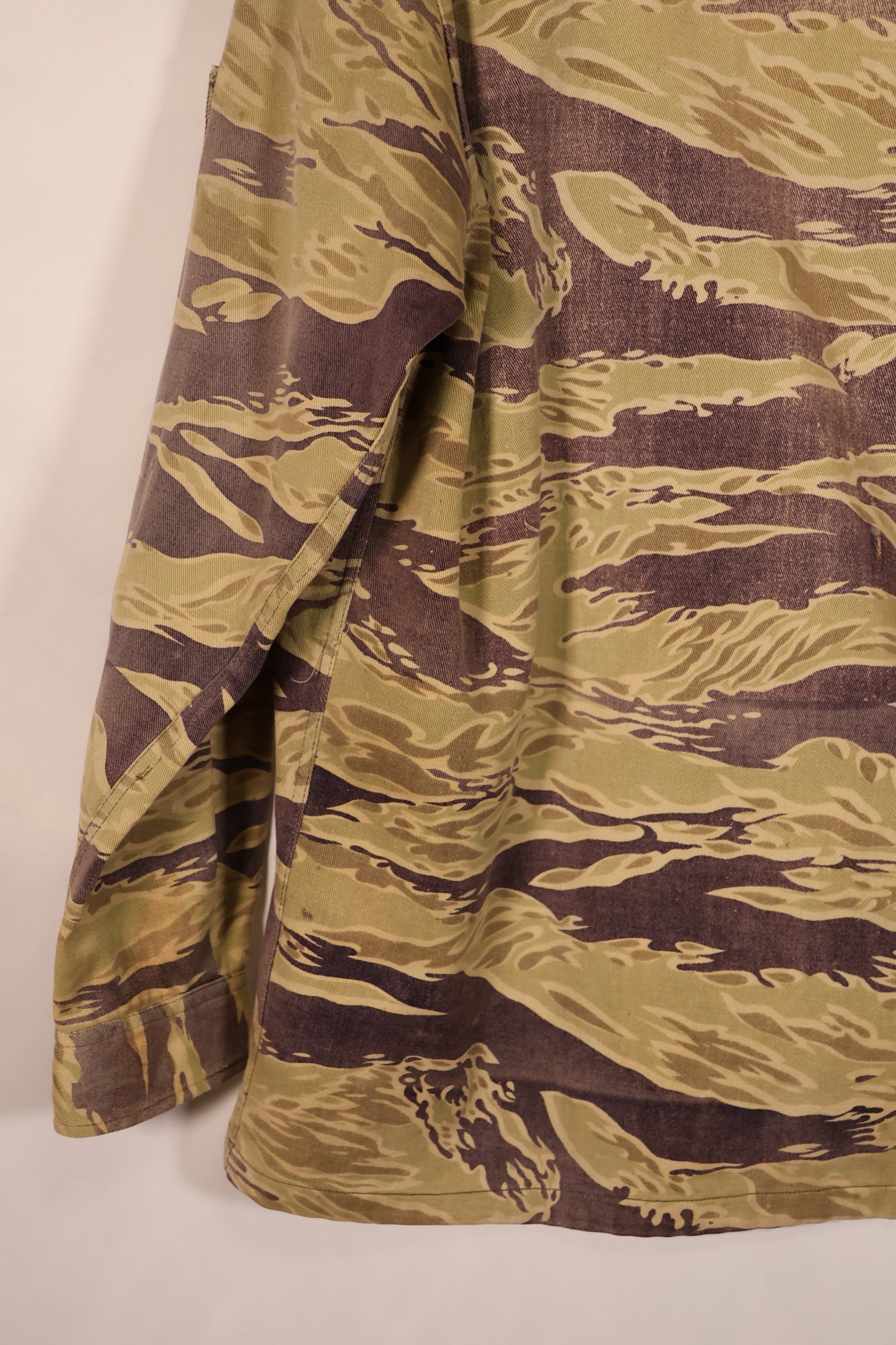 実物　初期ゴールドタイガーストライプ　USカット　シャツ　中古品　退色あり