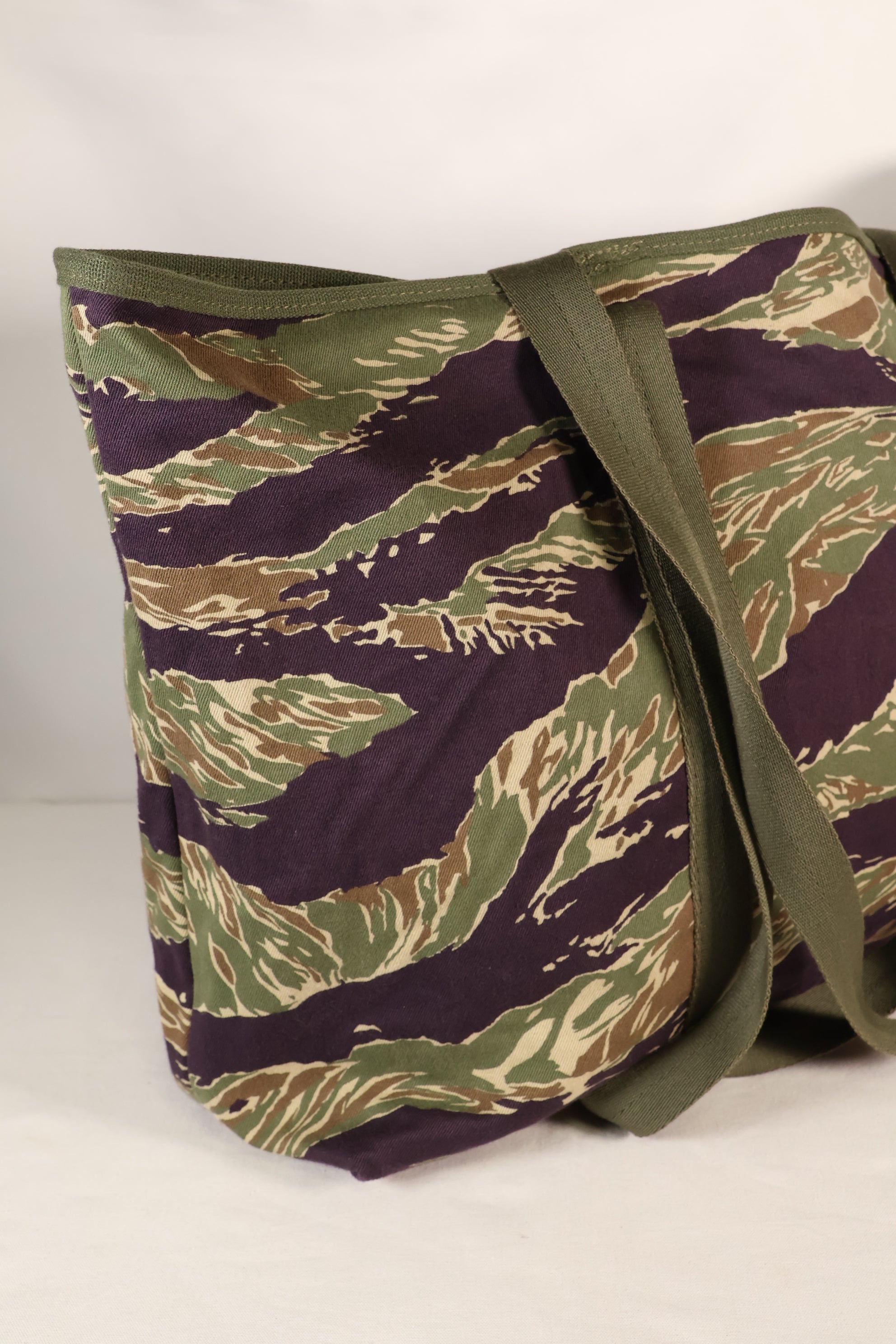 MILITARIA 1911 xSignal Depot 合作冲绳虎纹手提包