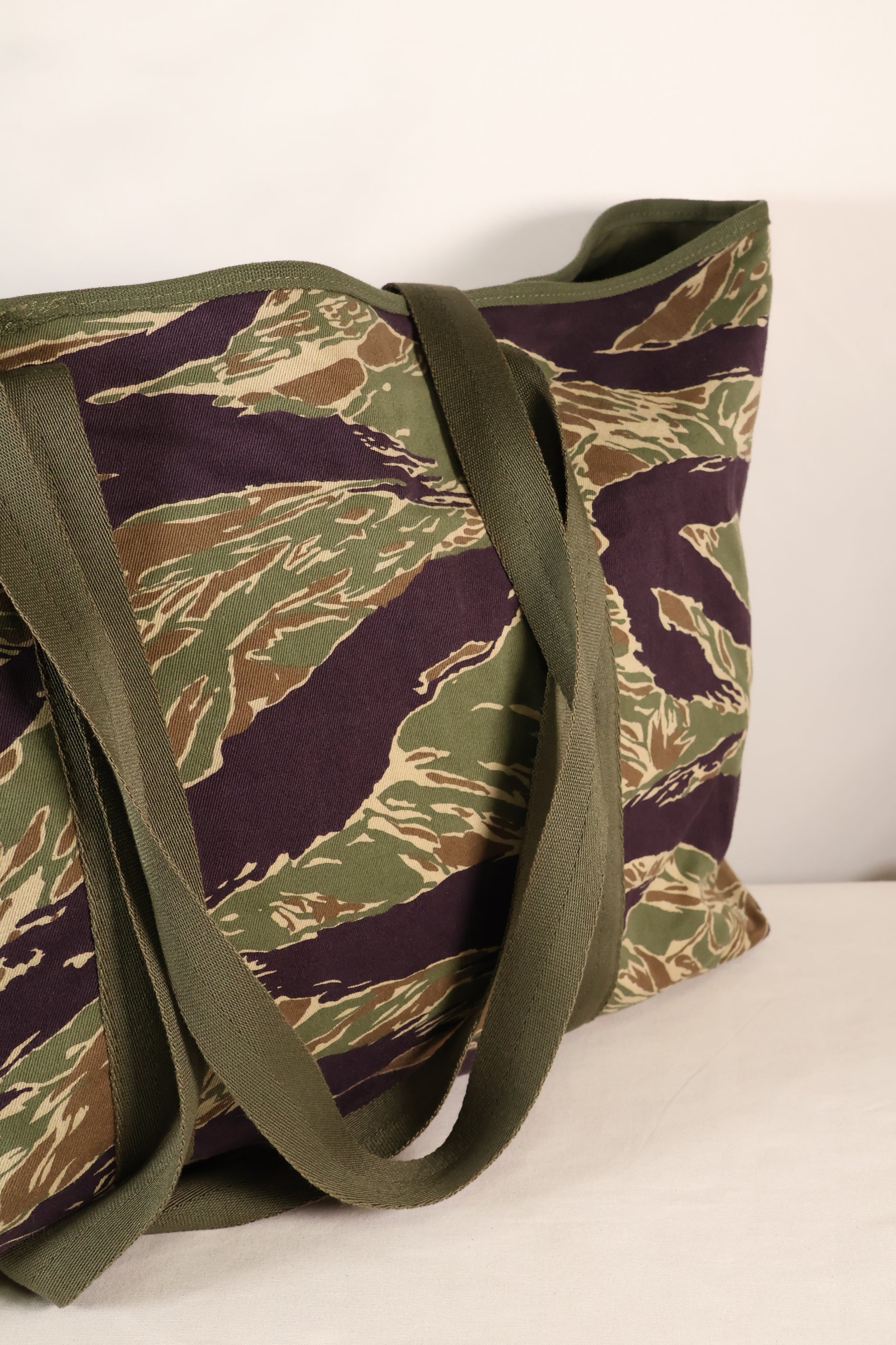 MILITARIA 1911 xSignal Depot 合作冲绳虎纹手提包