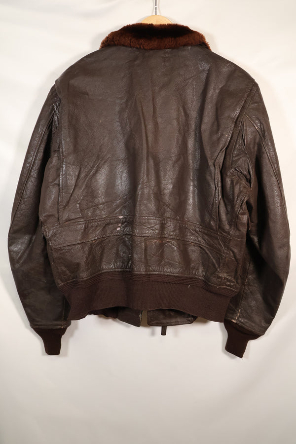 1963 年合同尺寸 44 的美国海军 G-1 飞行夹克，中间款，二手。