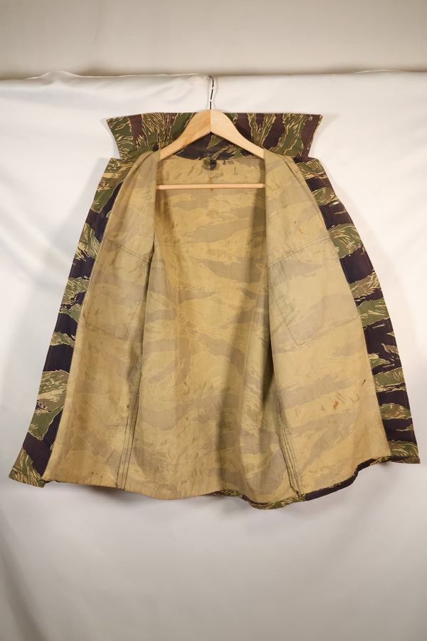 Mid 1960s US cut LARGE Okinawa Tiger Tiger striped shirt, faded, used.