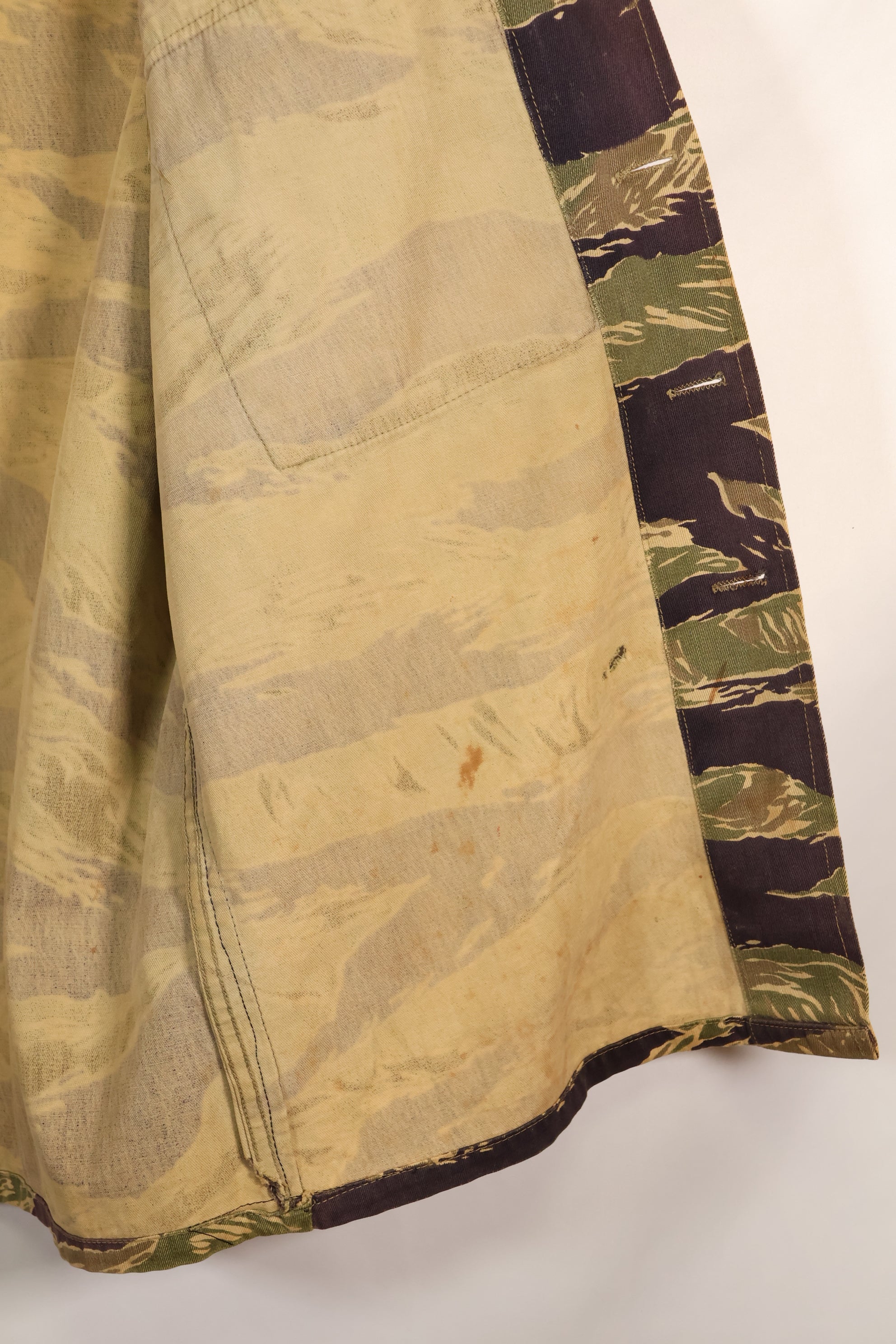 Mid 1960s US cut LARGE Okinawa Tiger Tiger striped shirt, faded, used.