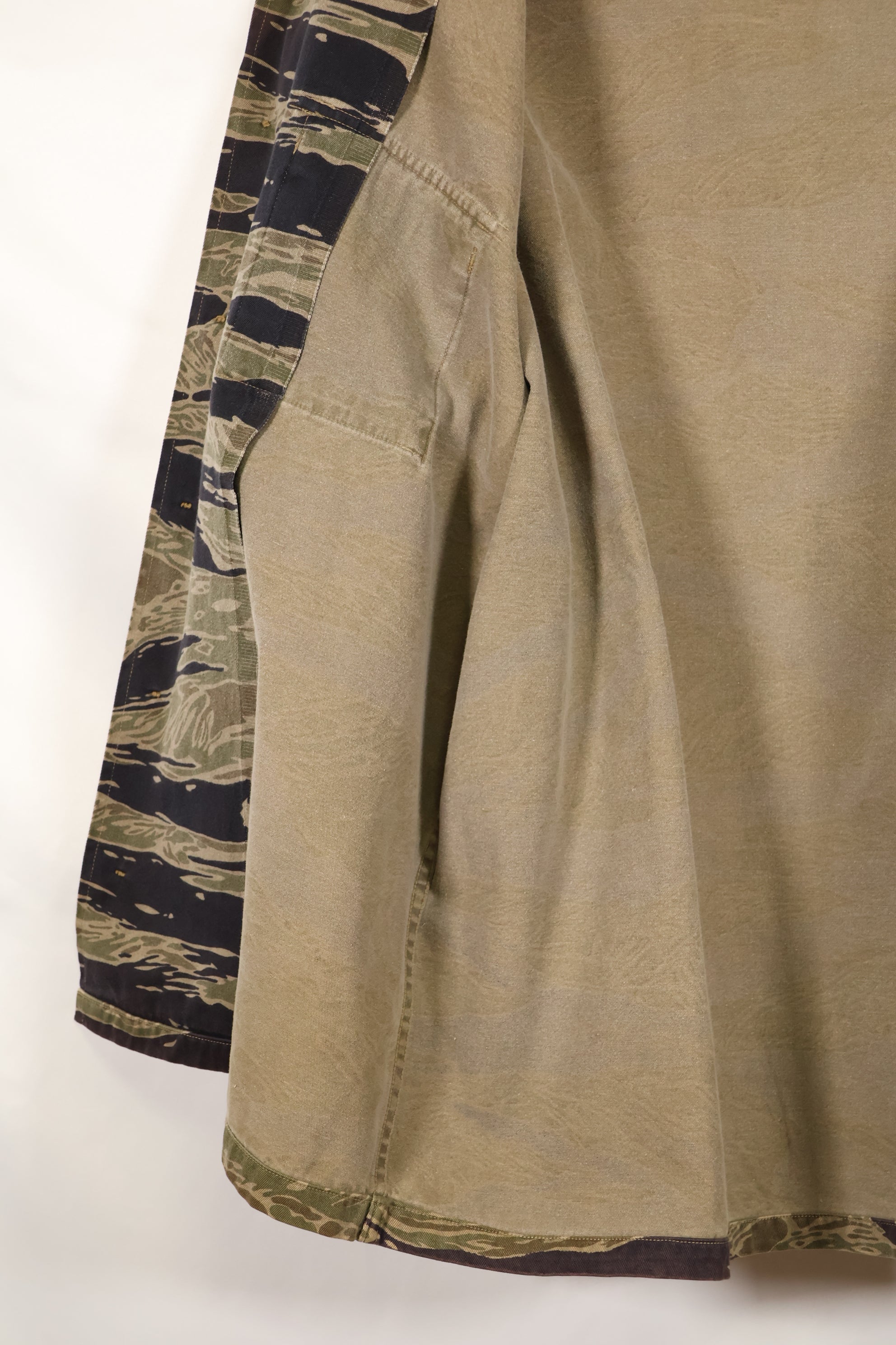 大阪 MASH製　A-XL シルバータイガーストライプ　Asian カット　シャツ　中古品　退色あり