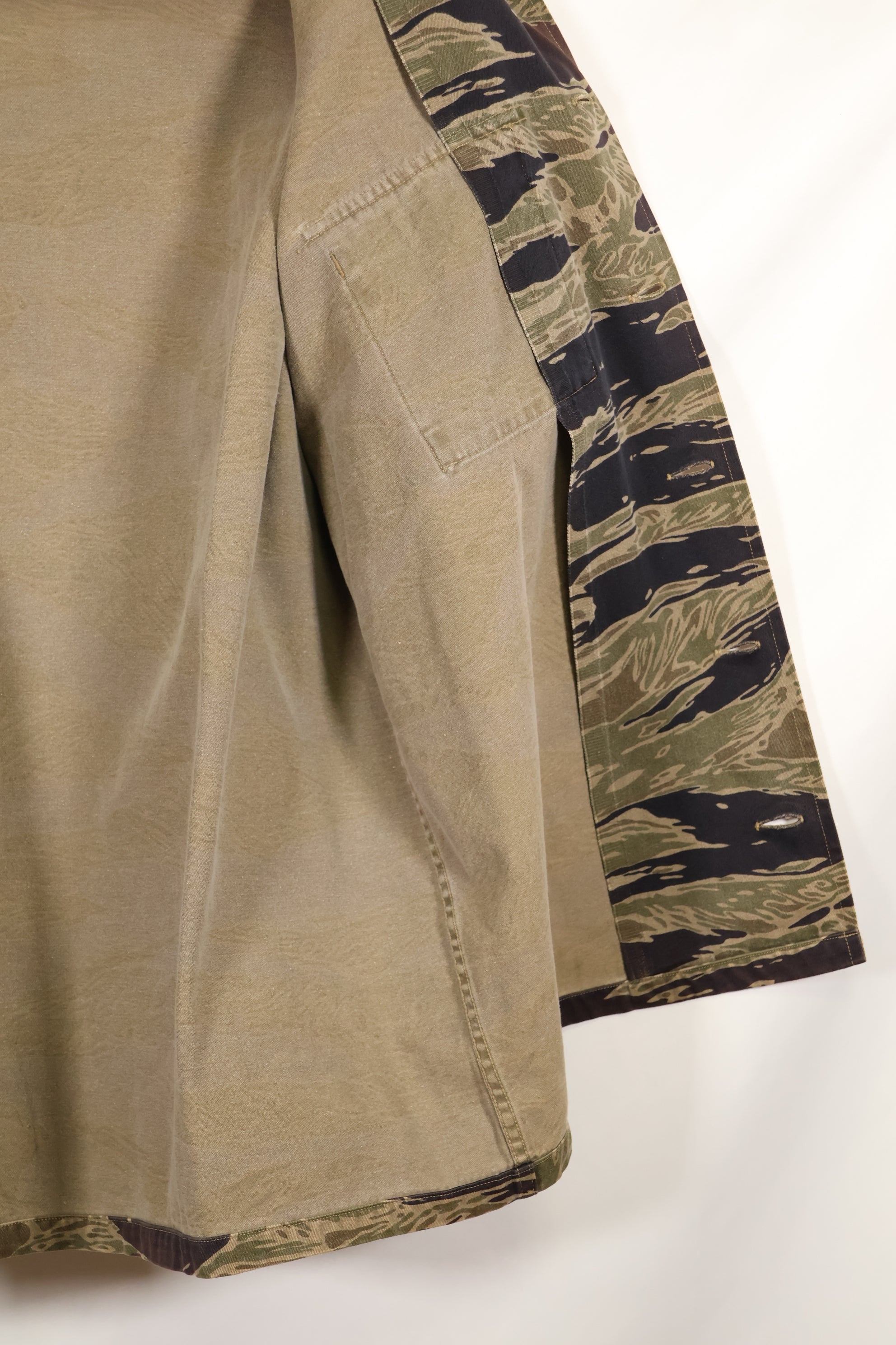 大阪 MASH製　A-XL シルバータイガーストライプ　Asian カット　シャツ　中古品　退色あり