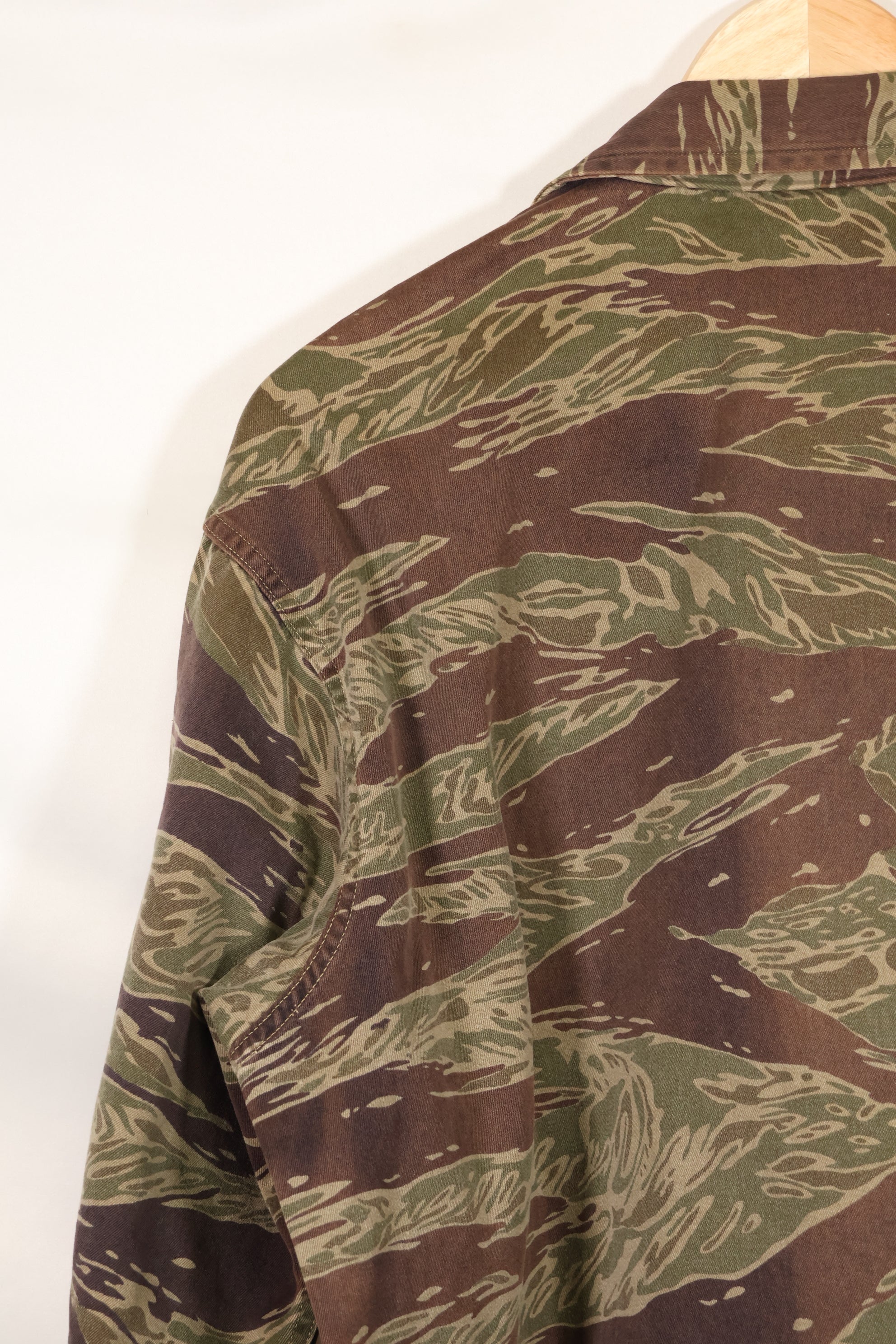 大阪 MASH製　A-XL シルバータイガーストライプ　Asian カット　シャツ　中古品　退色あり