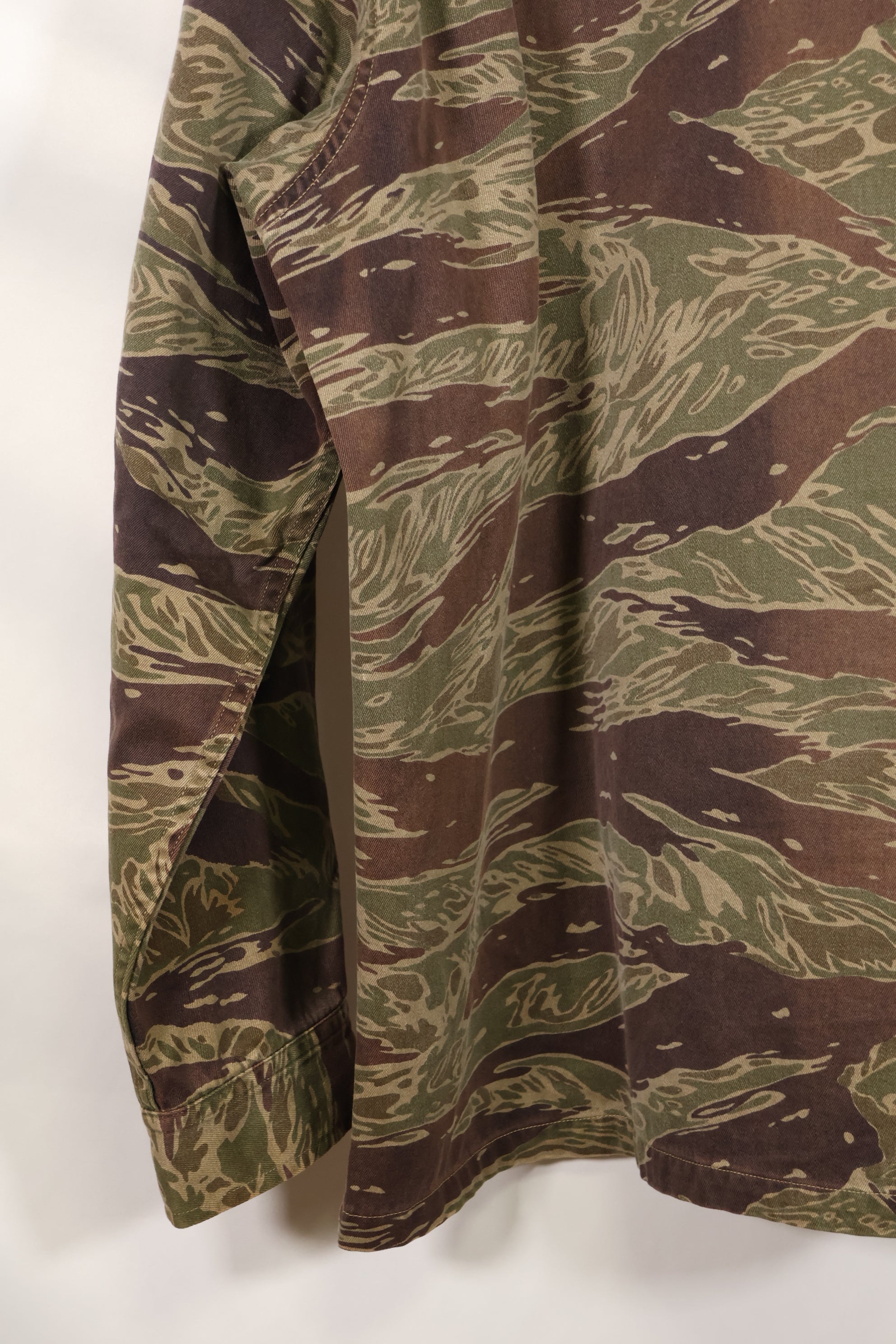 大阪 MASH製　A-XL シルバータイガーストライプ　Asian カット　シャツ　中古品　退色あり