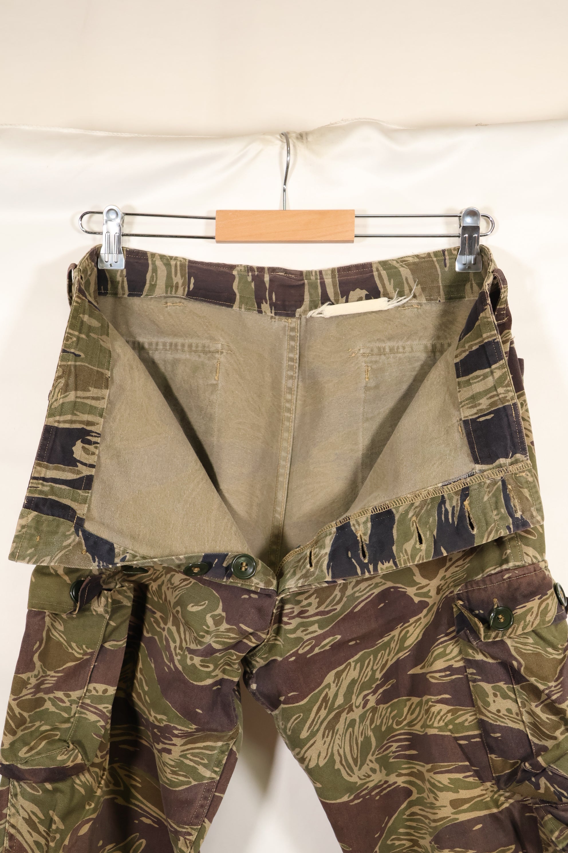 大阪 MASH製　A-M シルバータイガーストライプ　Asian カット　パンツ　中古品　退色あり