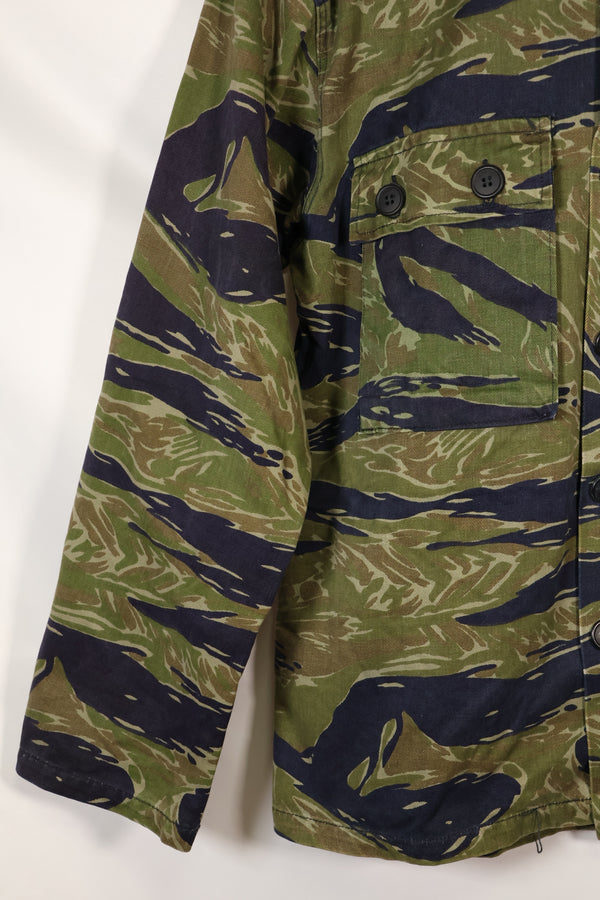 20 世纪 70 年代早期 A-M TO-78 银虎变体虎纹衬衫，二手。