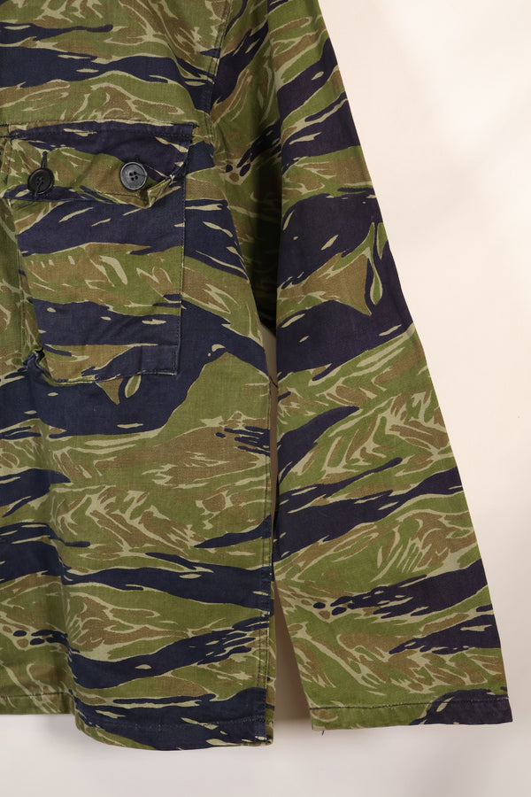 20 世纪 70 年代早期 A-M TO-78 银虎变体虎纹衬衫，二手。