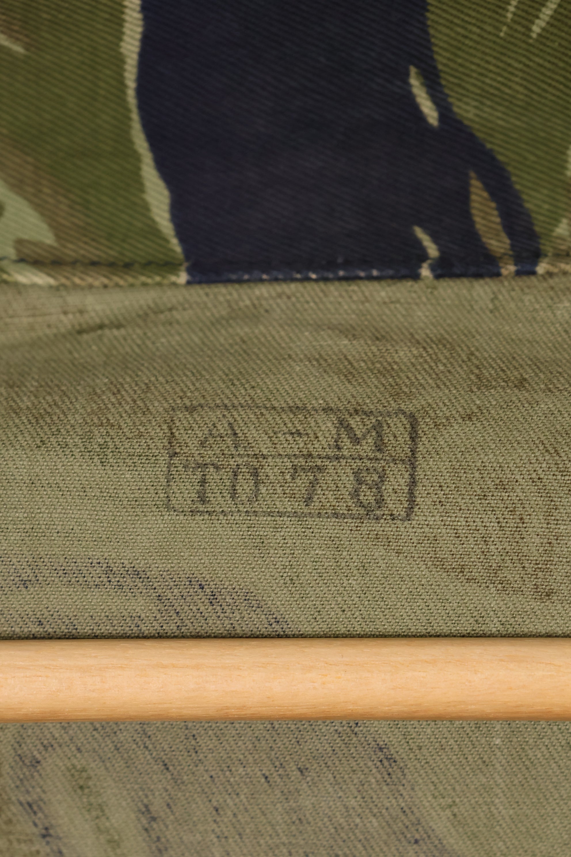 20 世纪 70 年代早期 A-M TO-78 银虎变体虎纹衬衫，二手。