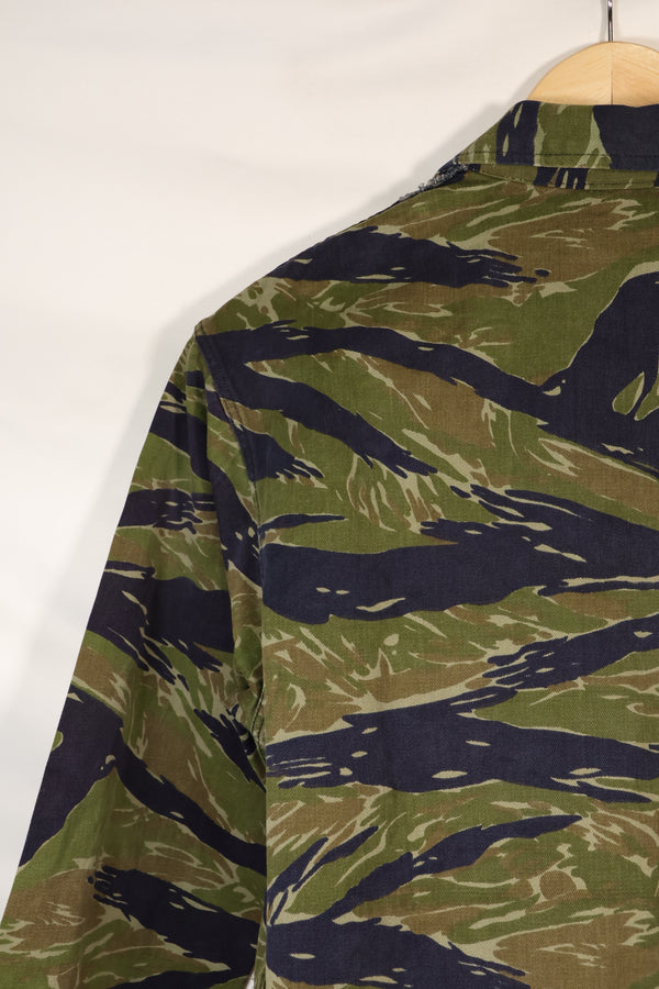 20 世纪 70 年代早期 A-M TO-78 银虎变体虎纹衬衫，二手。