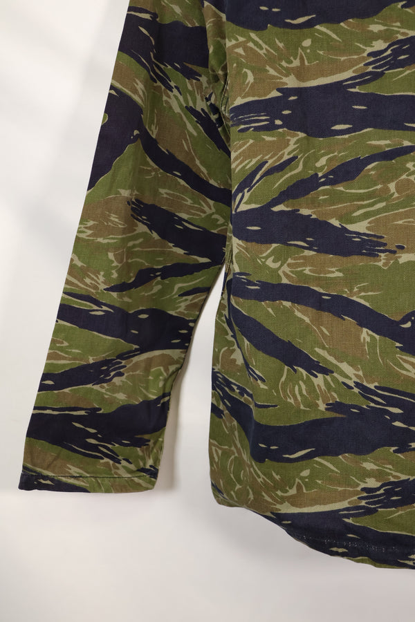 20 世纪 70 年代早期 A-M TO-78 银虎变体虎纹衬衫，二手。