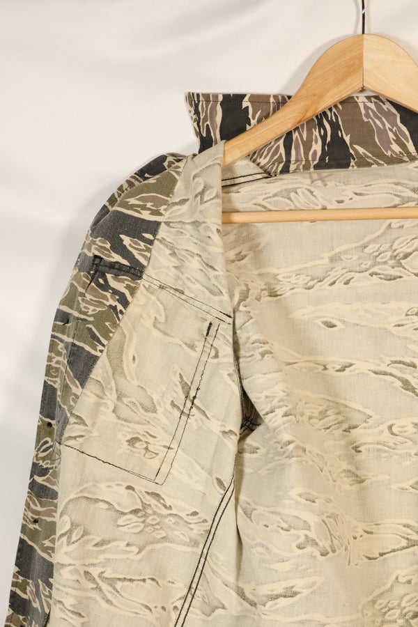 20 世纪 70 年代早期战争后期图案虎纹厚棉布衬衫，褪色，使用过。